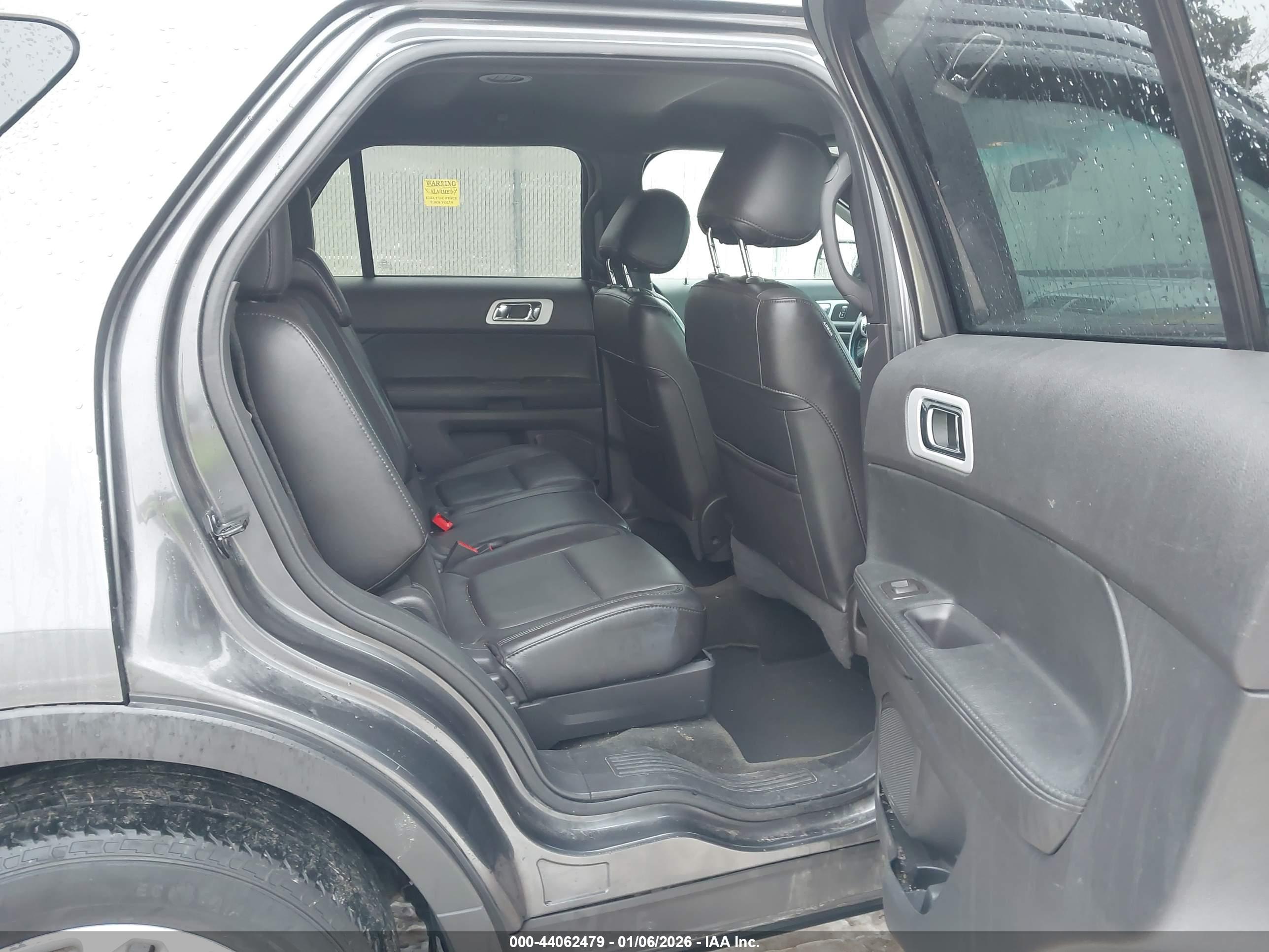 FORD EXPLORER image 8