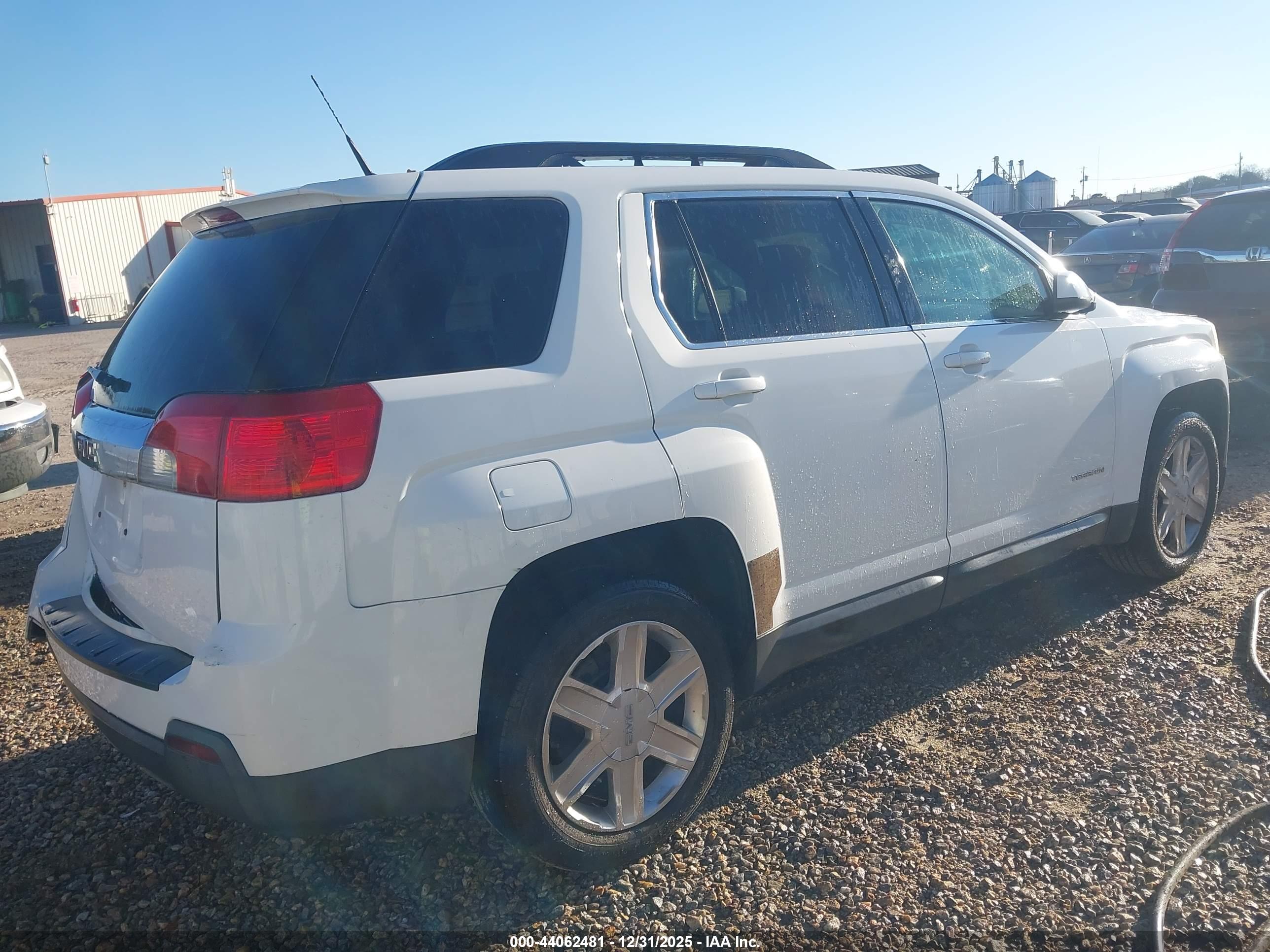 GMC TERRAIN image 4