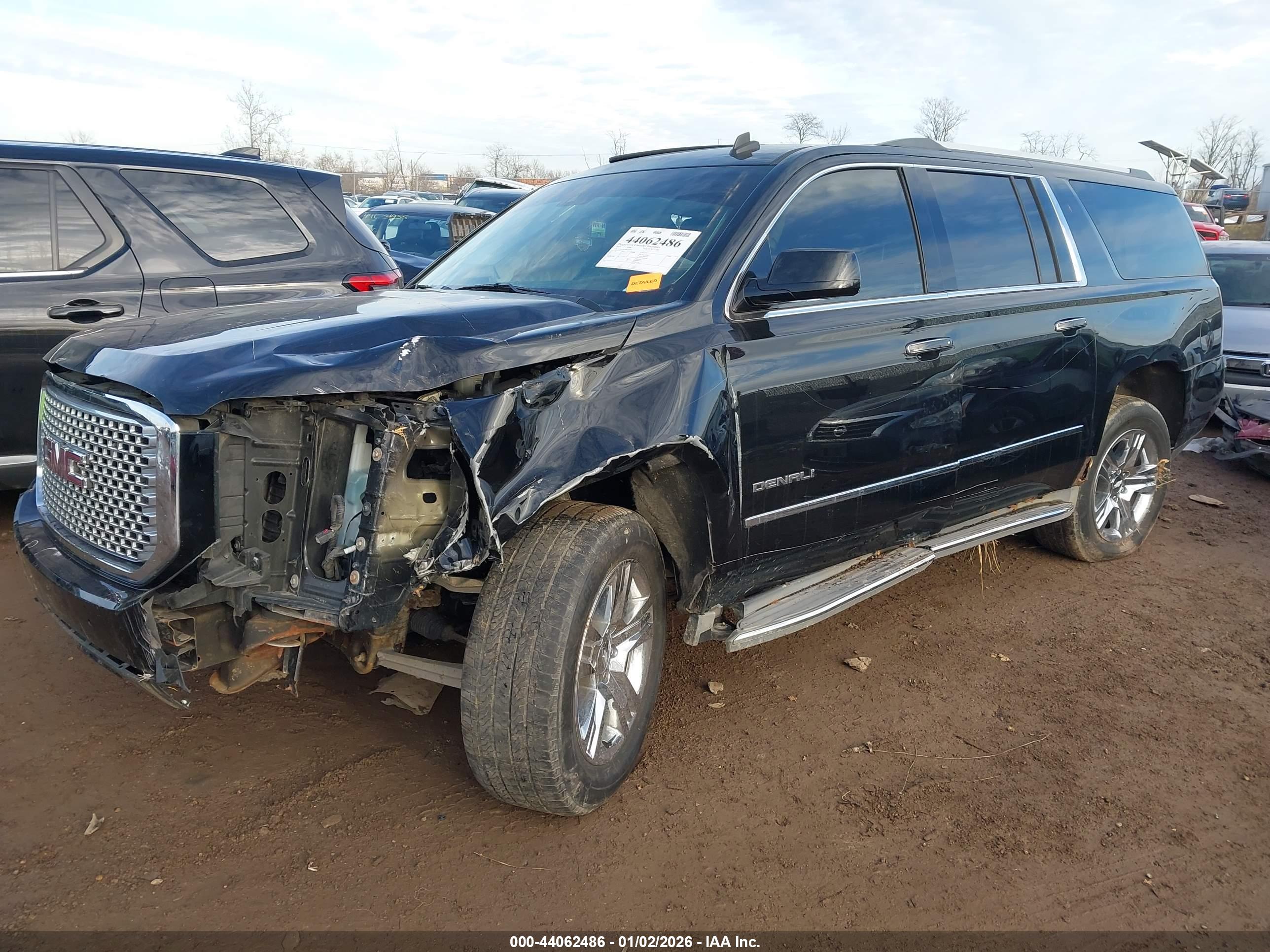 GMC YUKON image 2