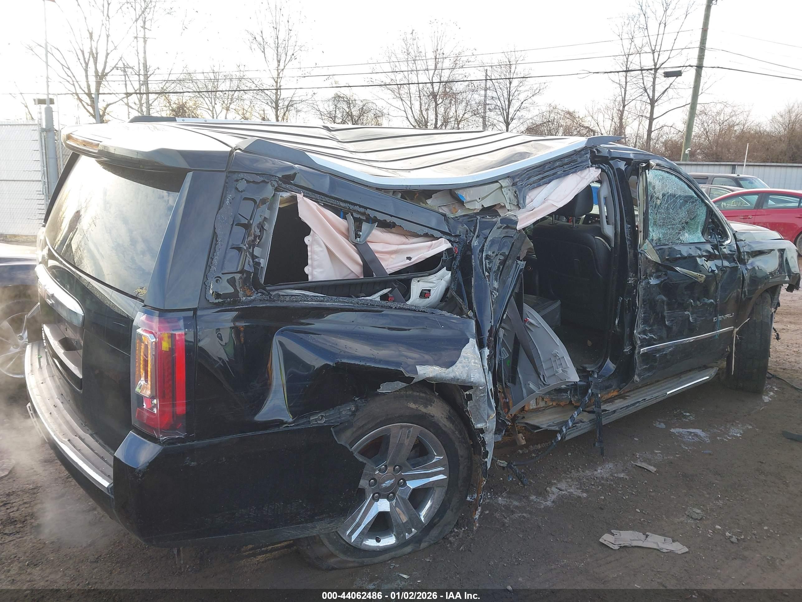 GMC YUKON image 6