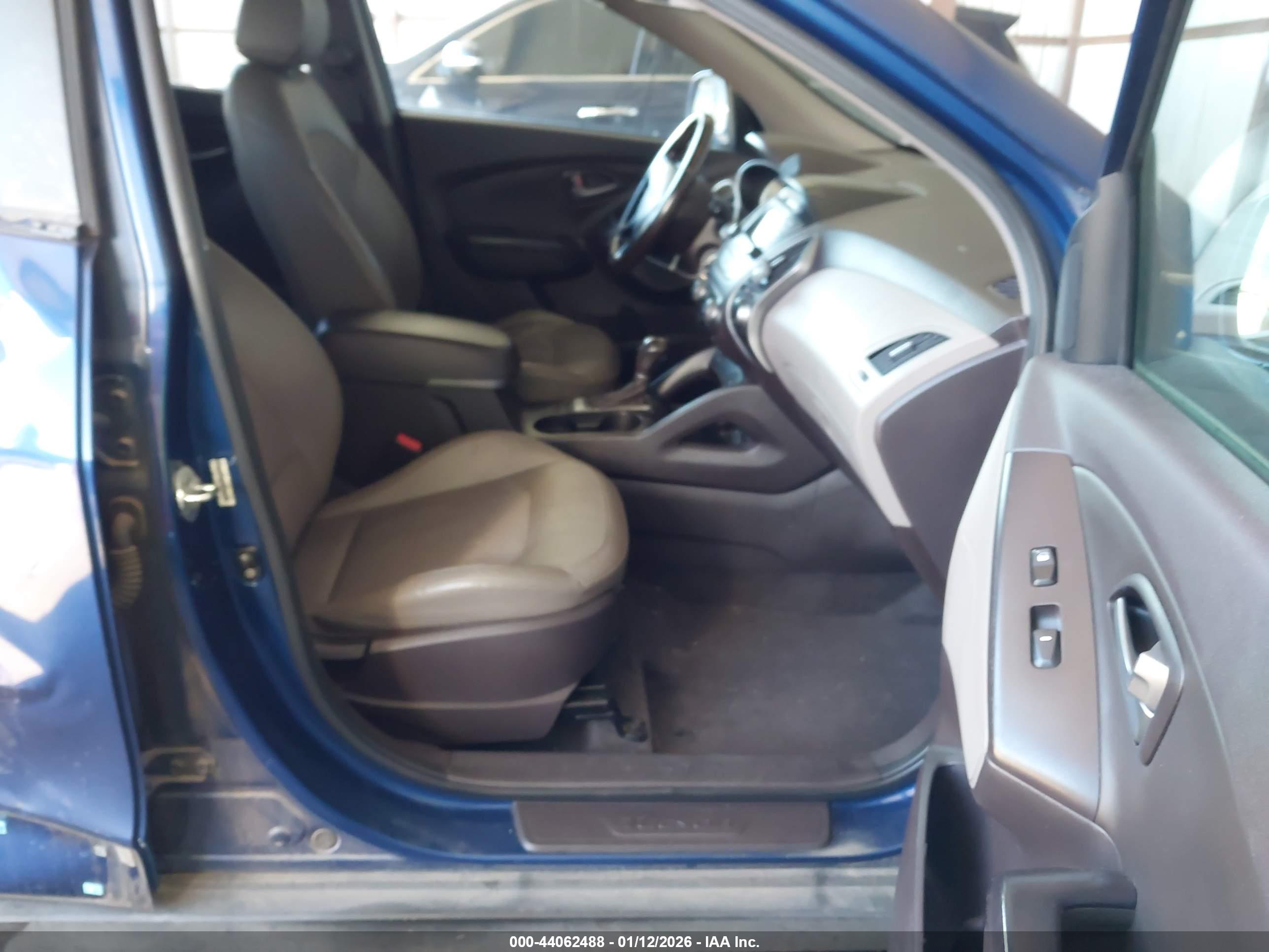 HYUNDAI TUCSON image 5