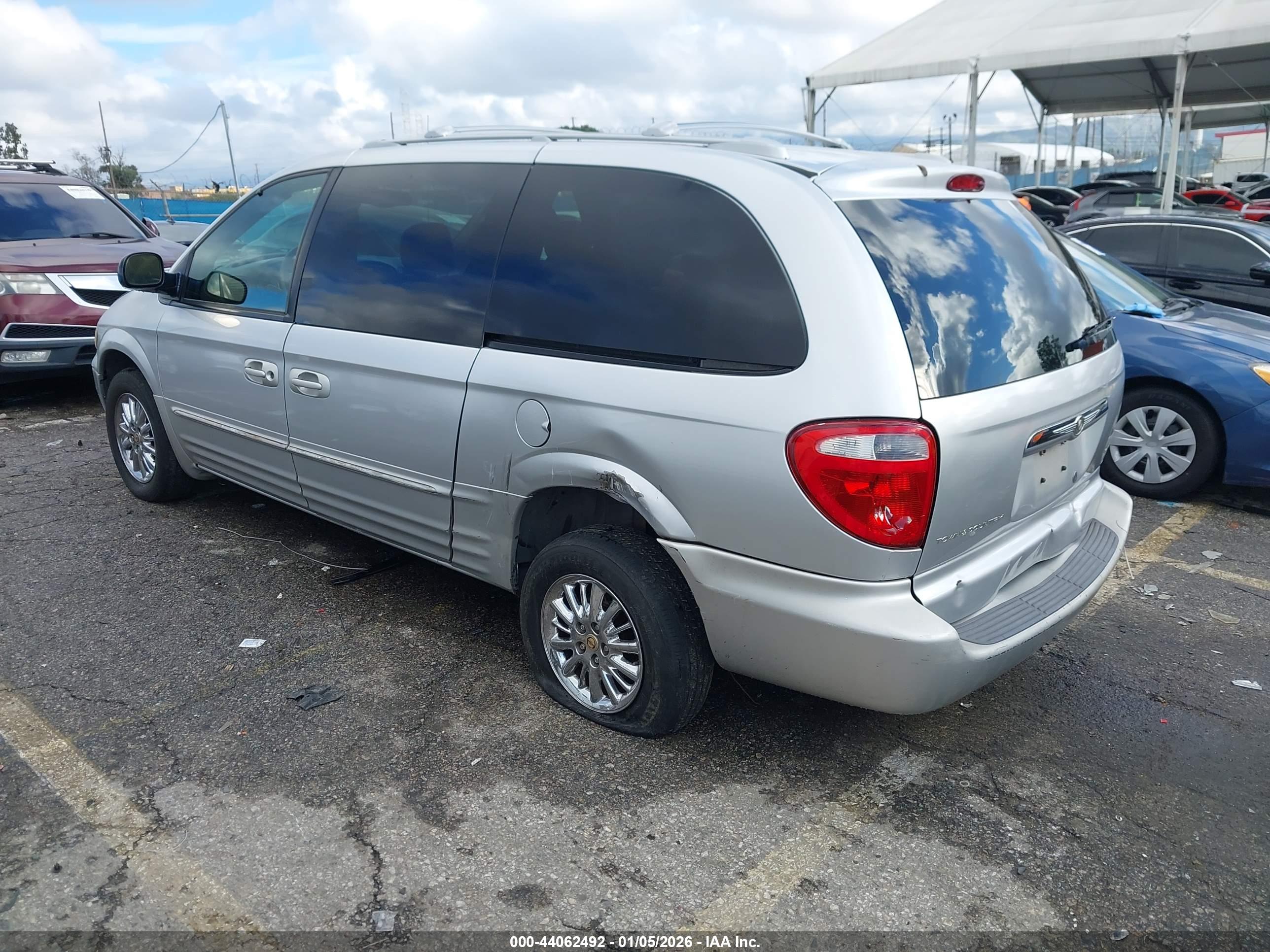 CHRYSLER TOWN image 3