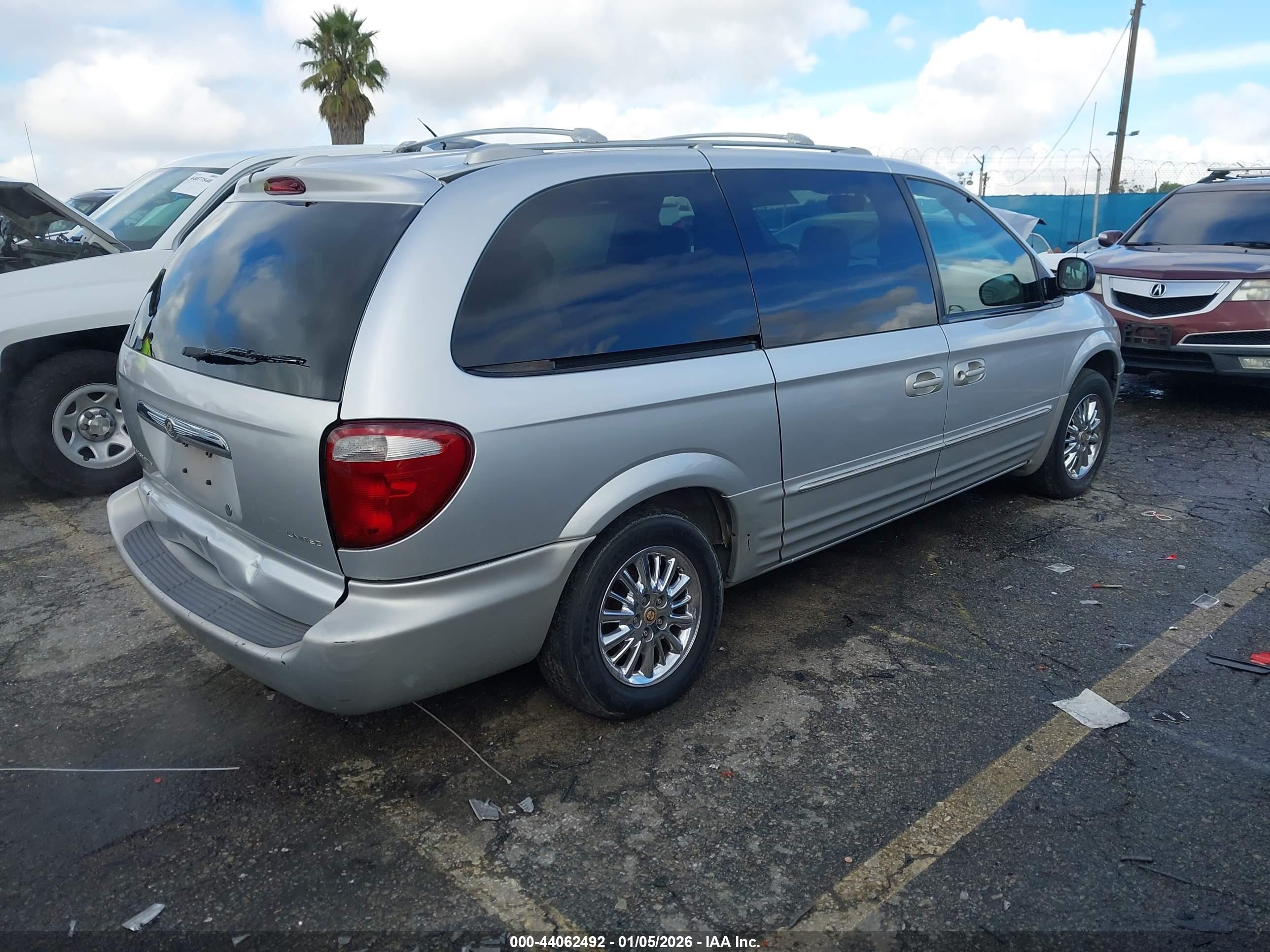 CHRYSLER TOWN image 4