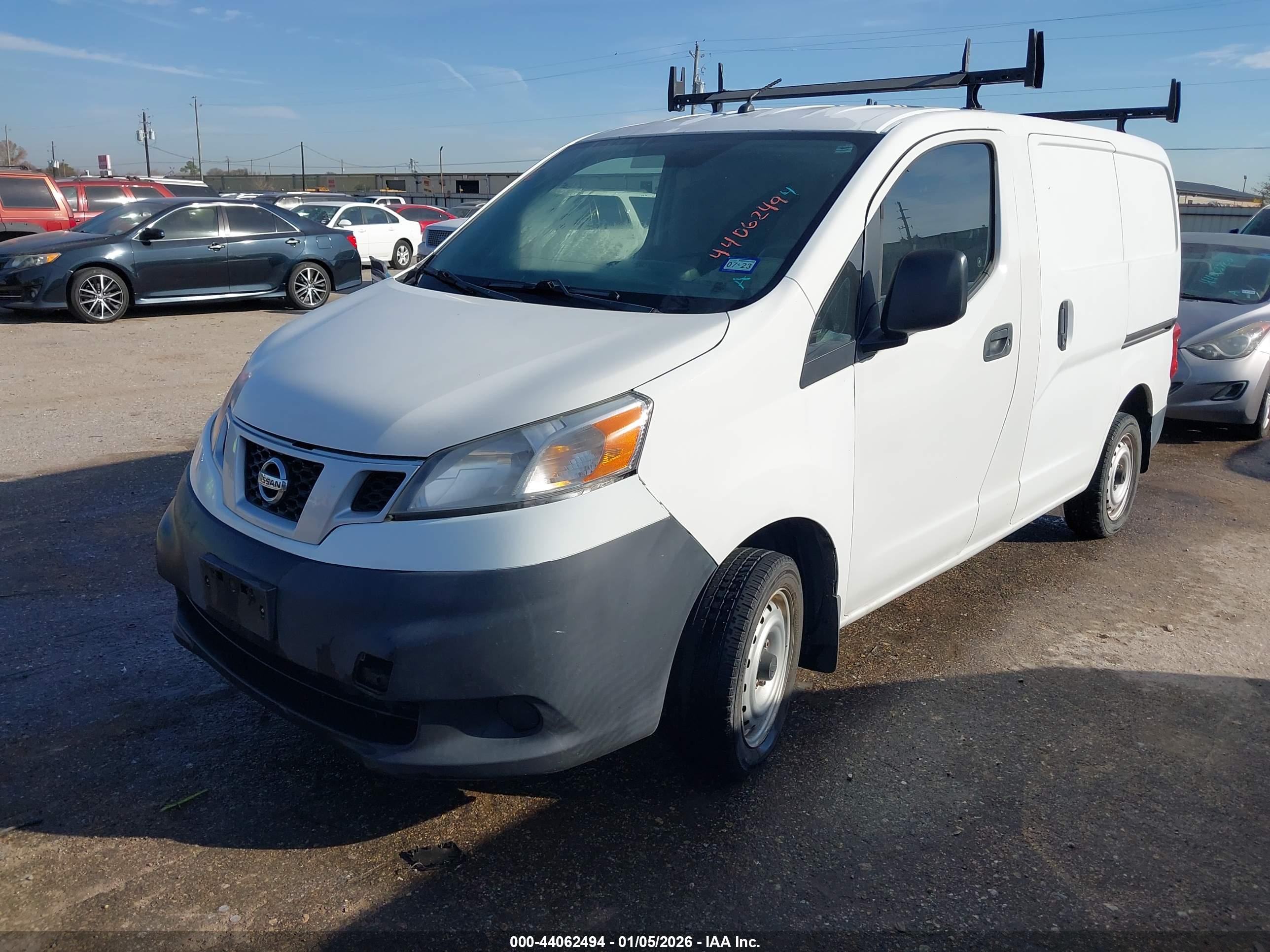 NISSAN NV200 image 2