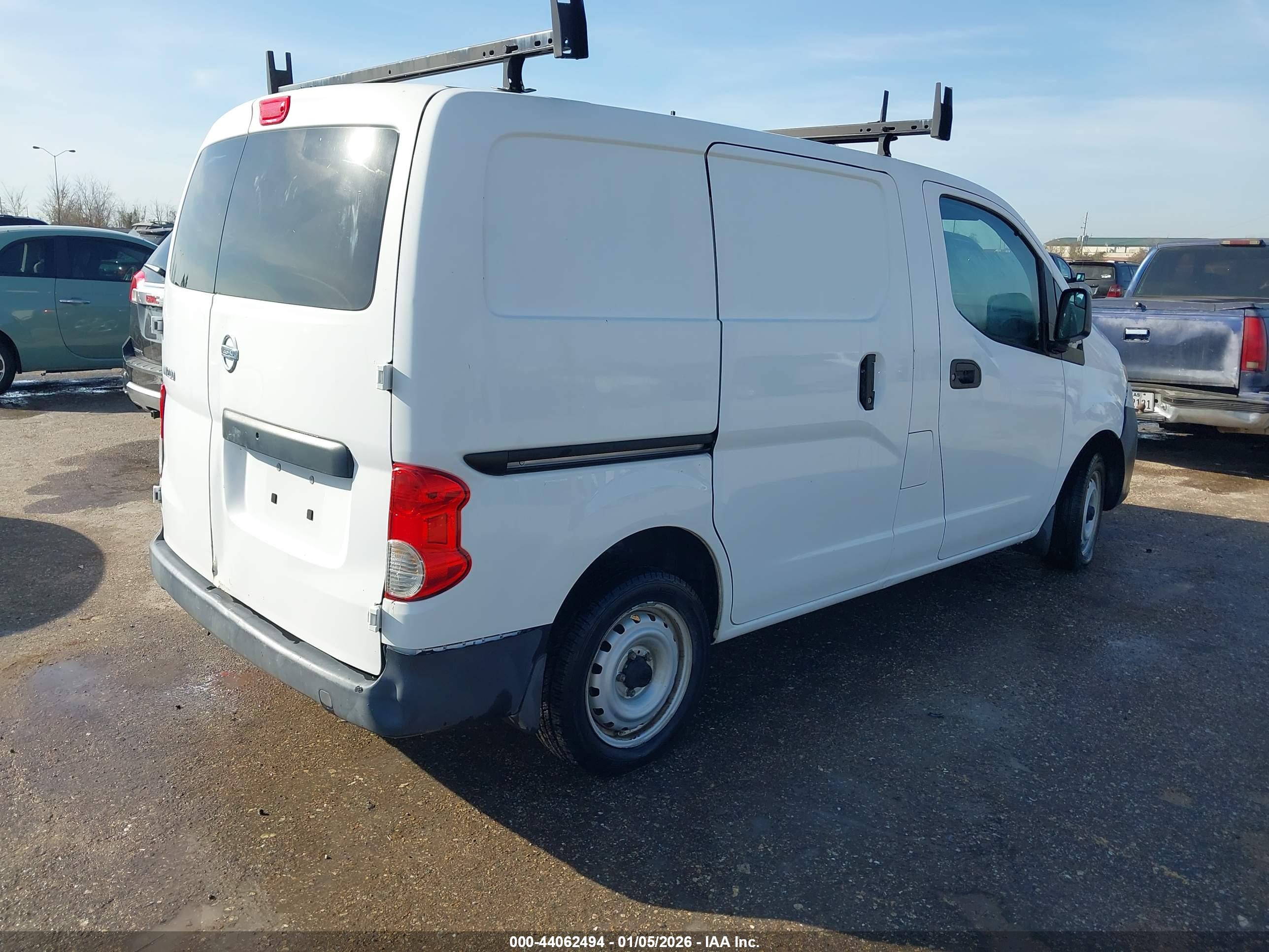 NISSAN NV200 image 4