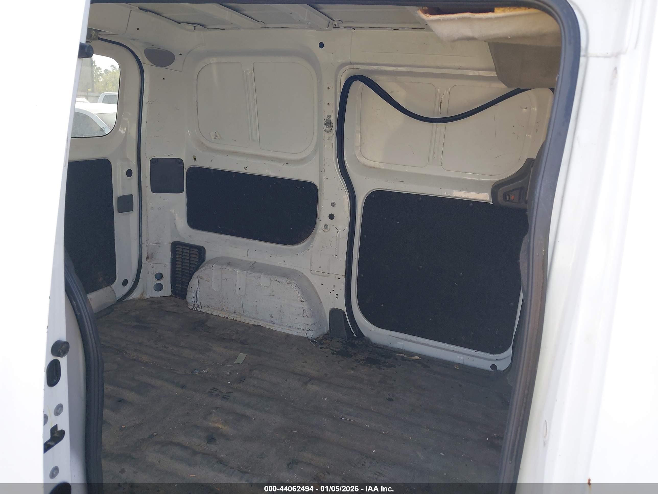 NISSAN NV200 image 8