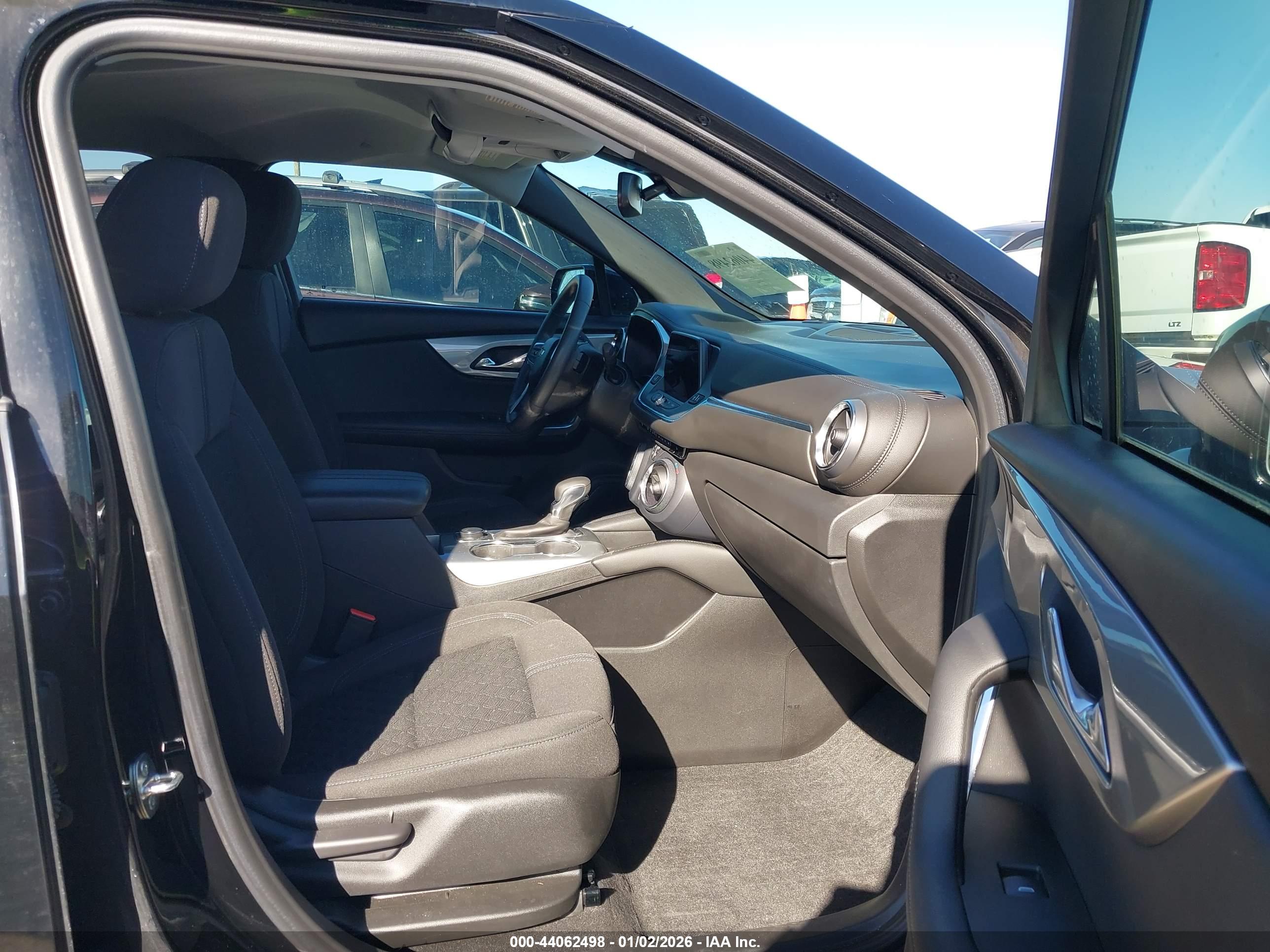CHEVROLET BLAZER image 5