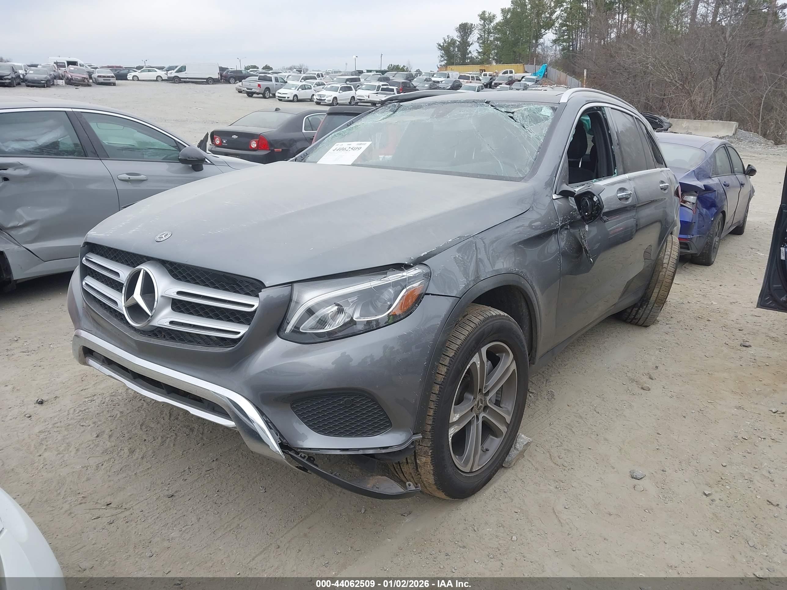 MERCEDES-BENZ GLC image 2