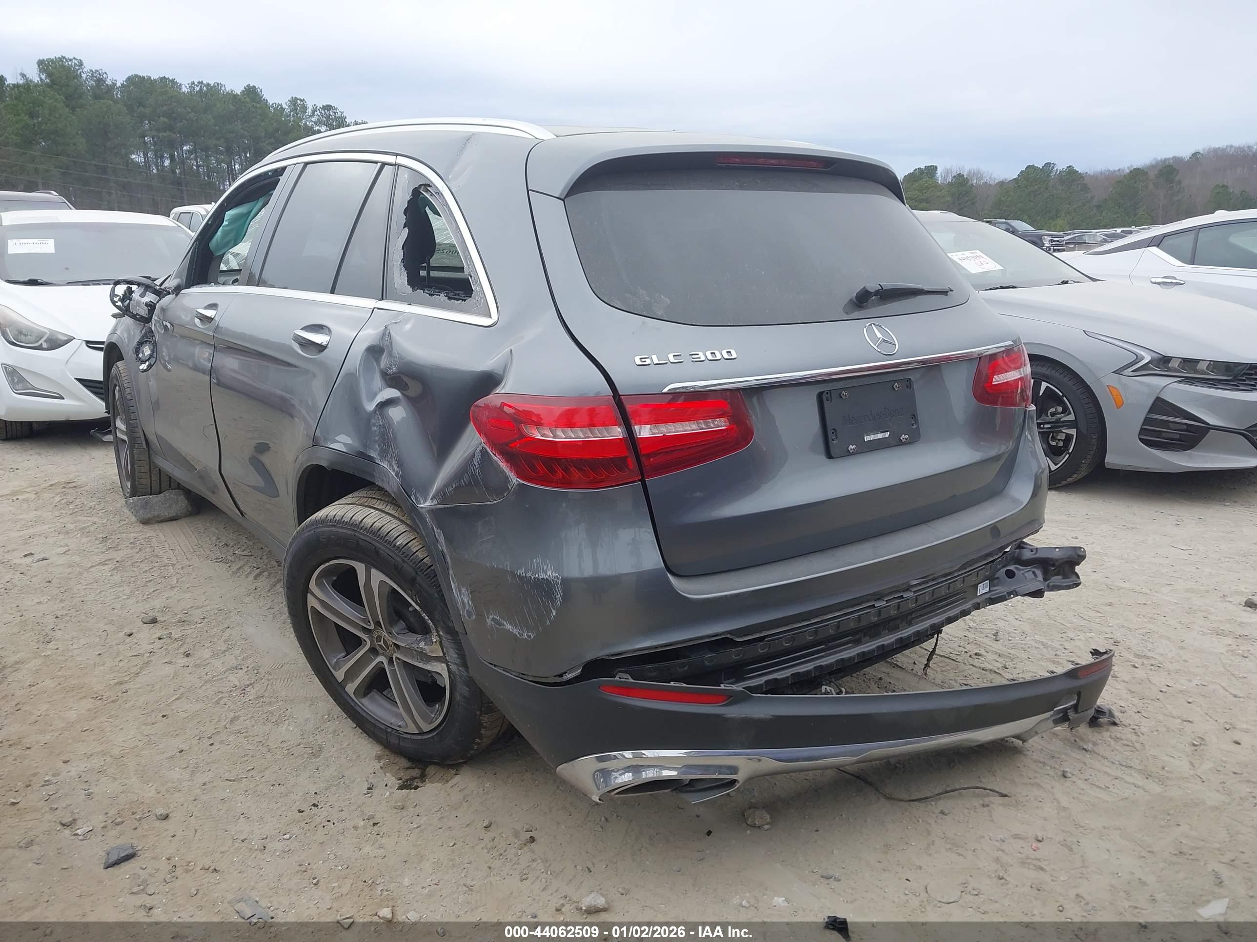MERCEDES-BENZ GLC image 3