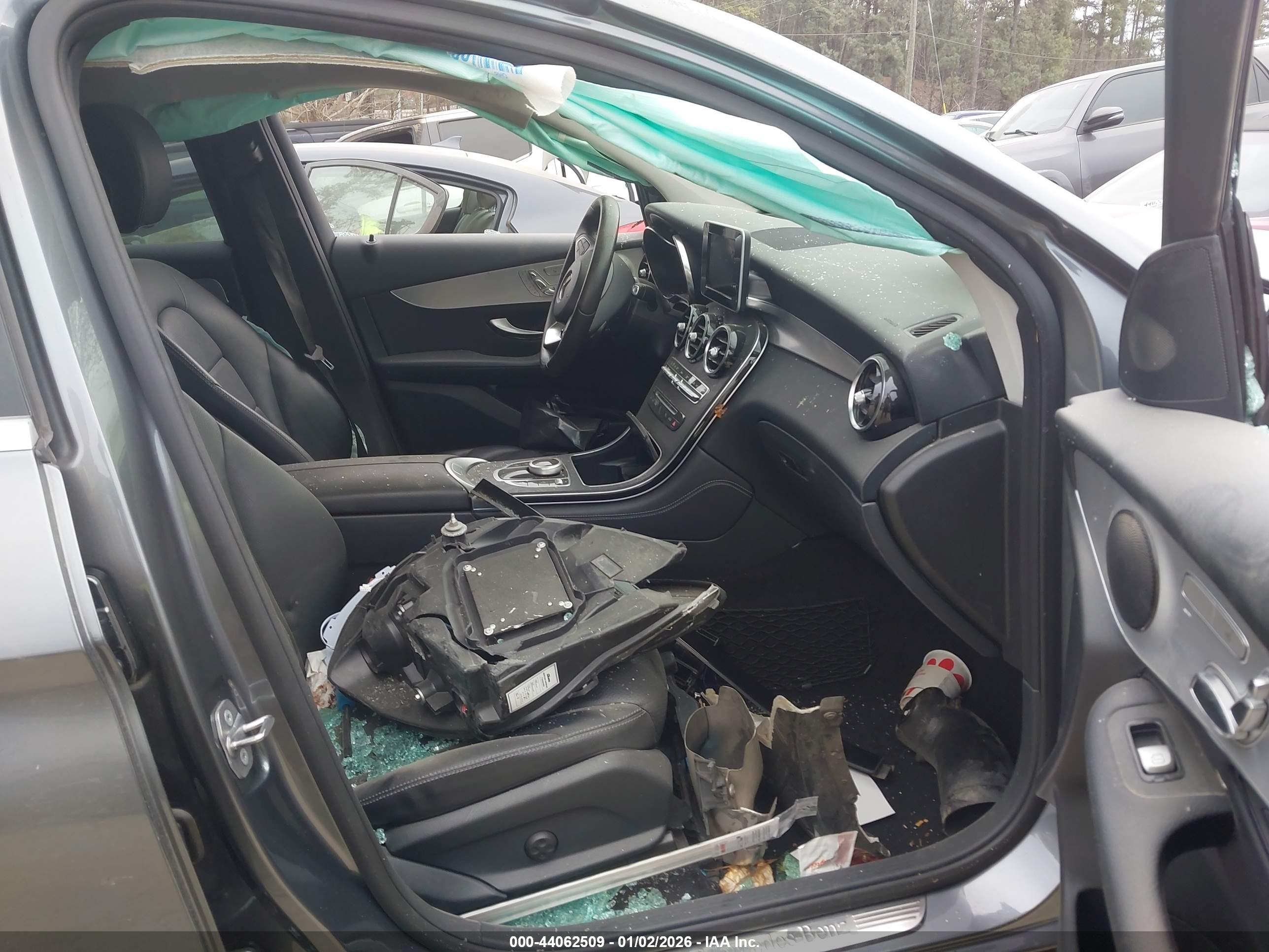 MERCEDES-BENZ GLC image 5