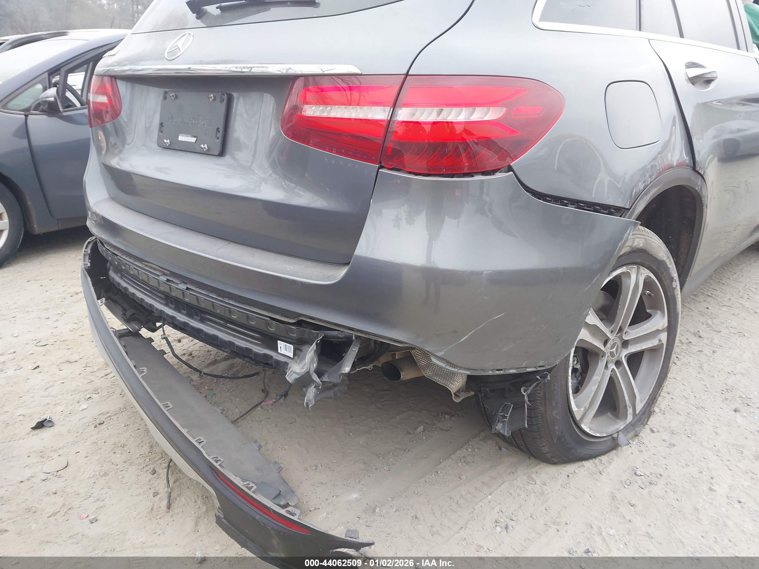 MERCEDES-BENZ GLC image 6