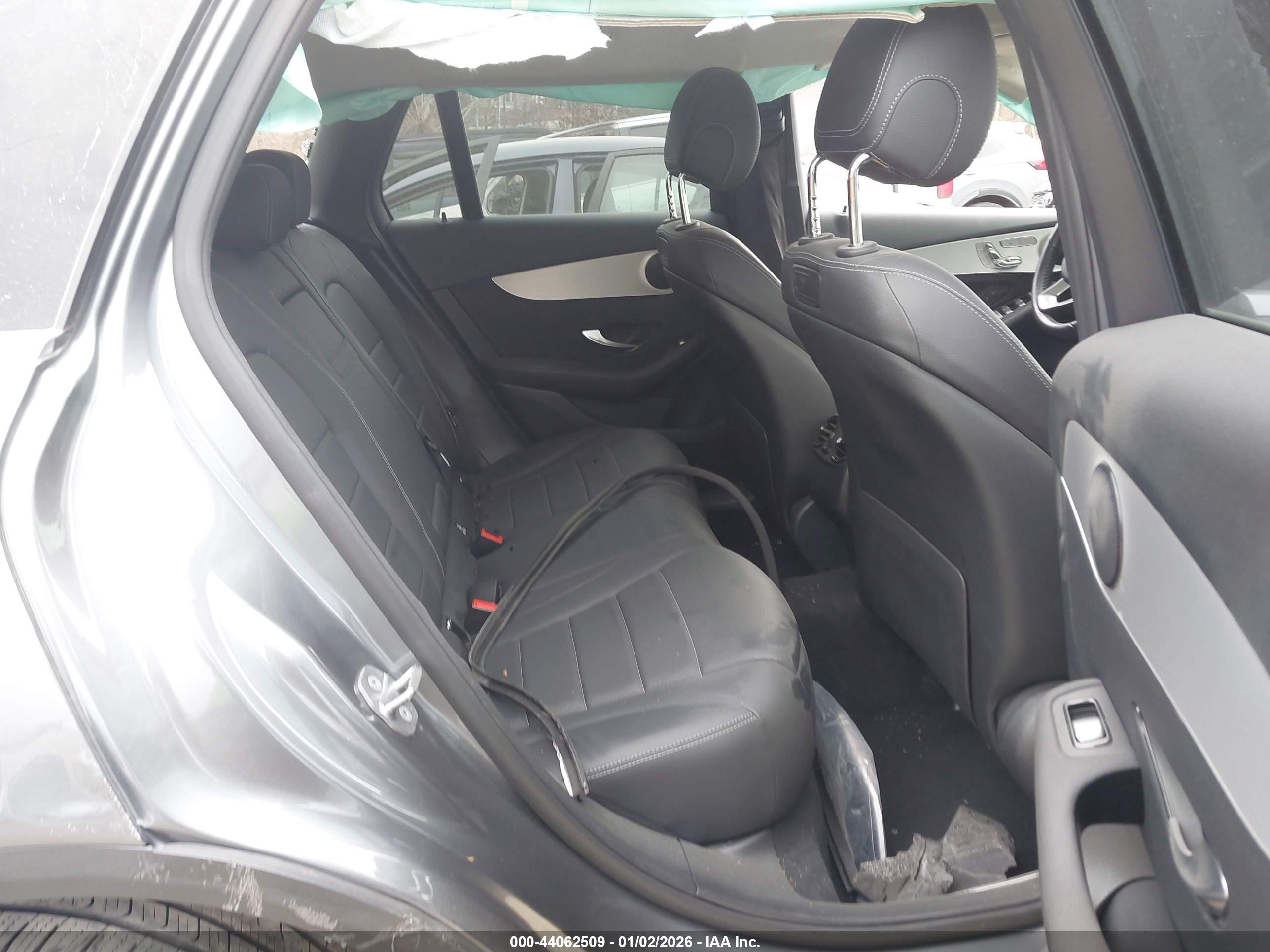 MERCEDES-BENZ GLC image 8
