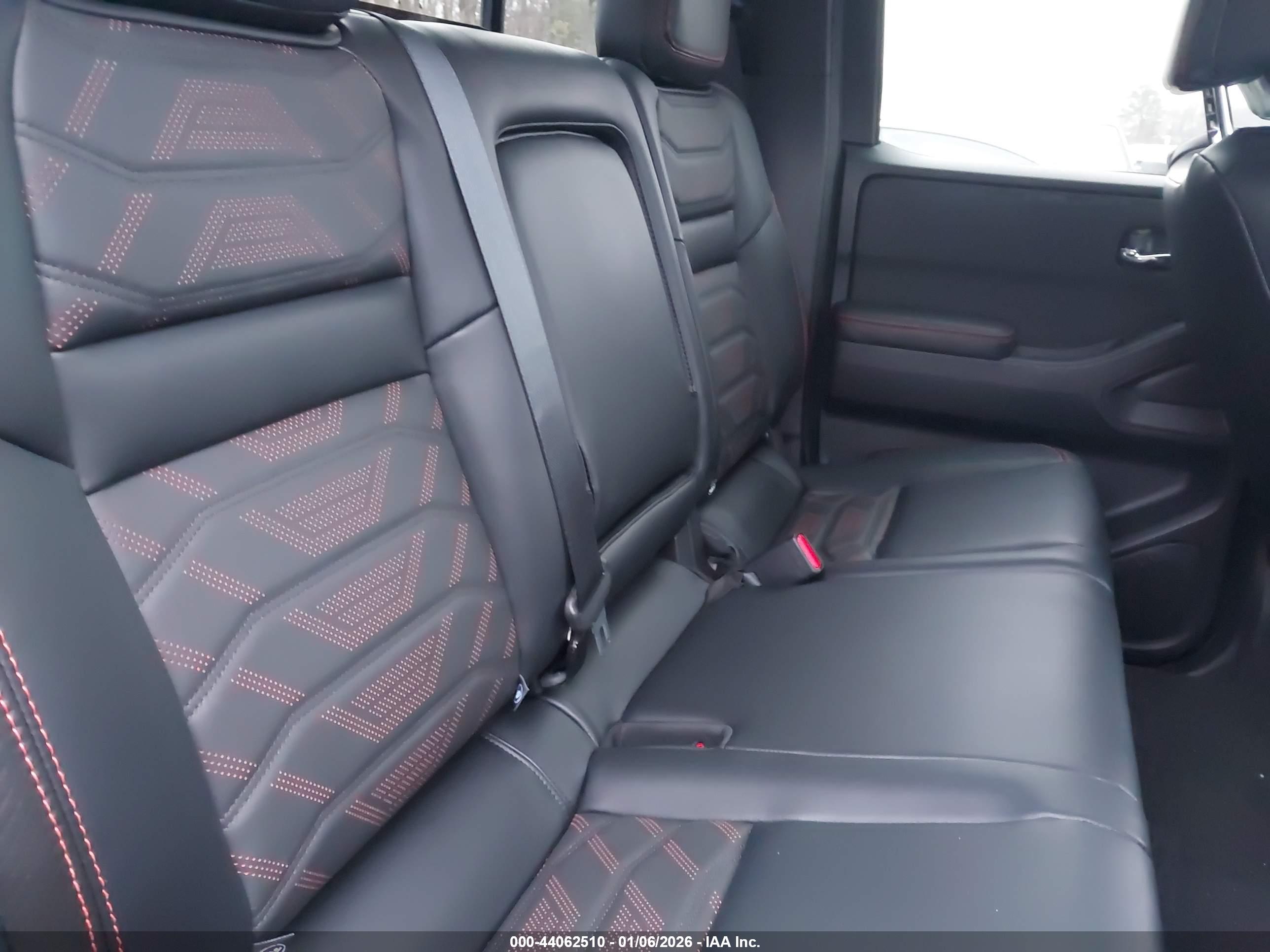 NISSAN FRONTIER image 8