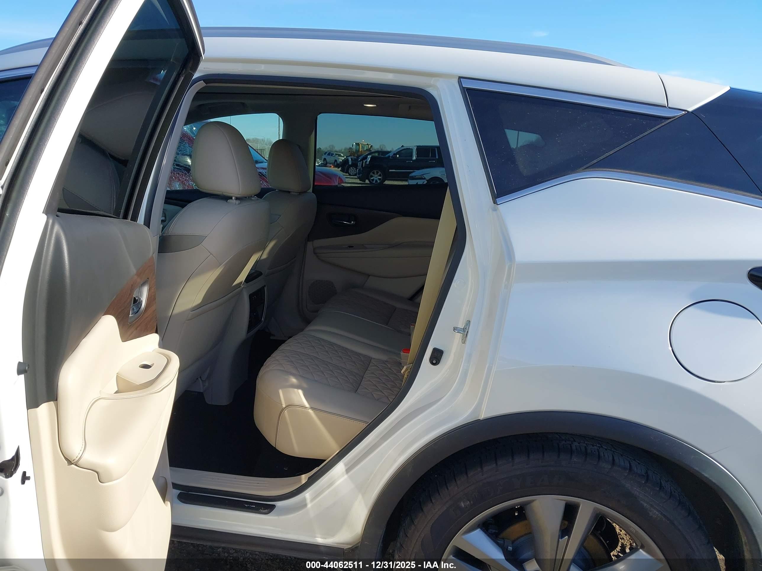 NISSAN MURANO image 8