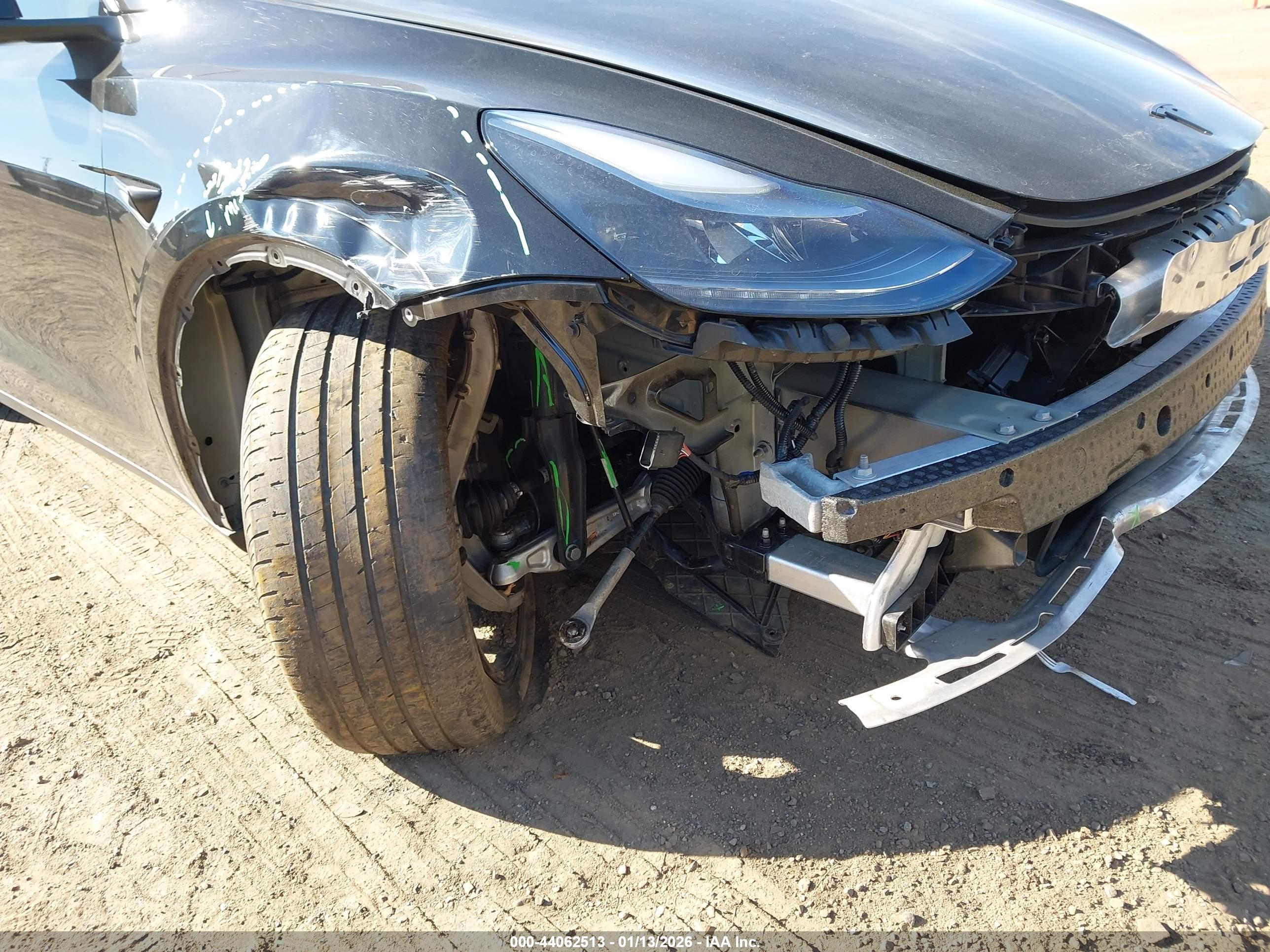 TESLA MODEL image 6