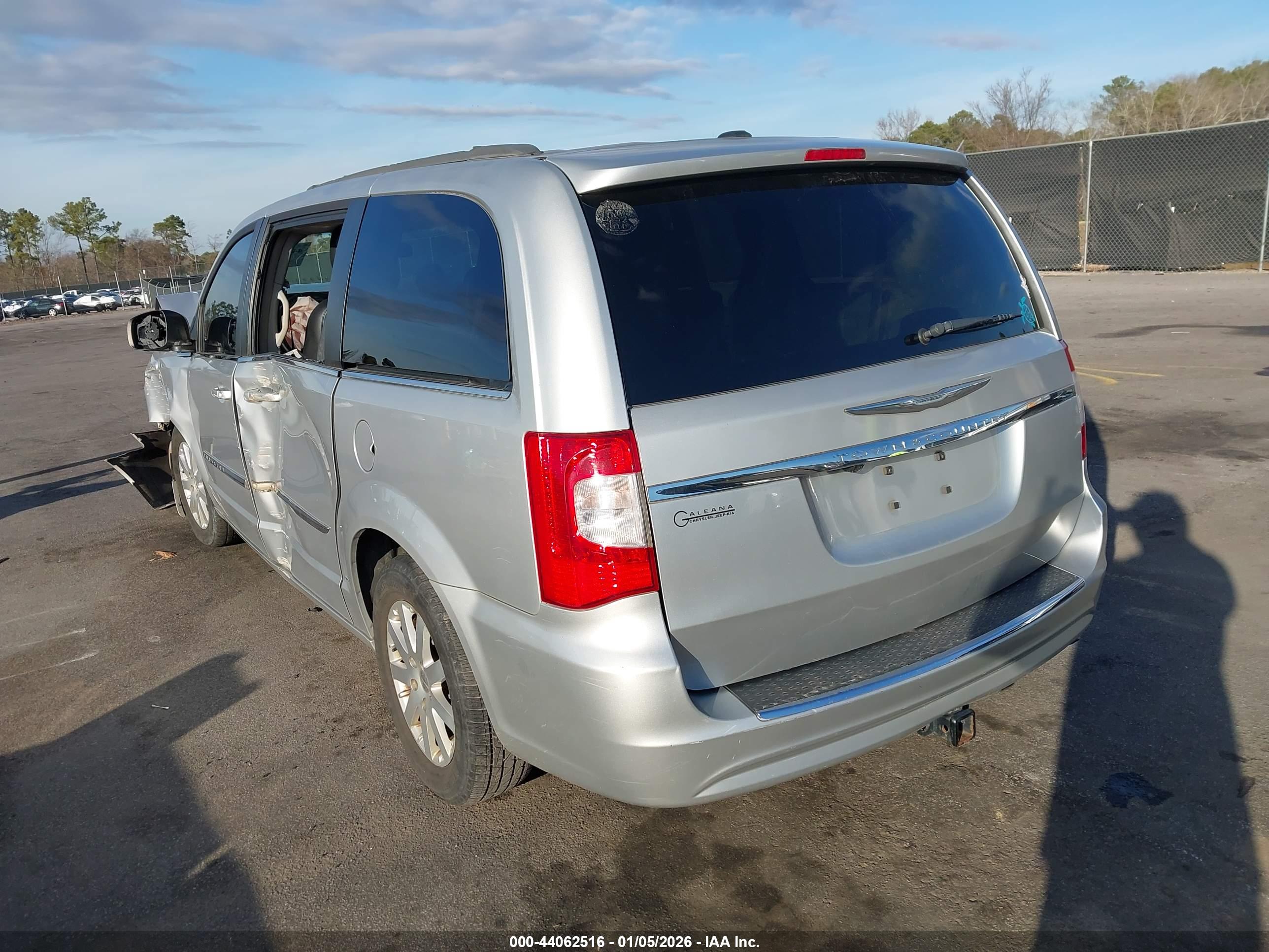 CHRYSLER TOWN image 3