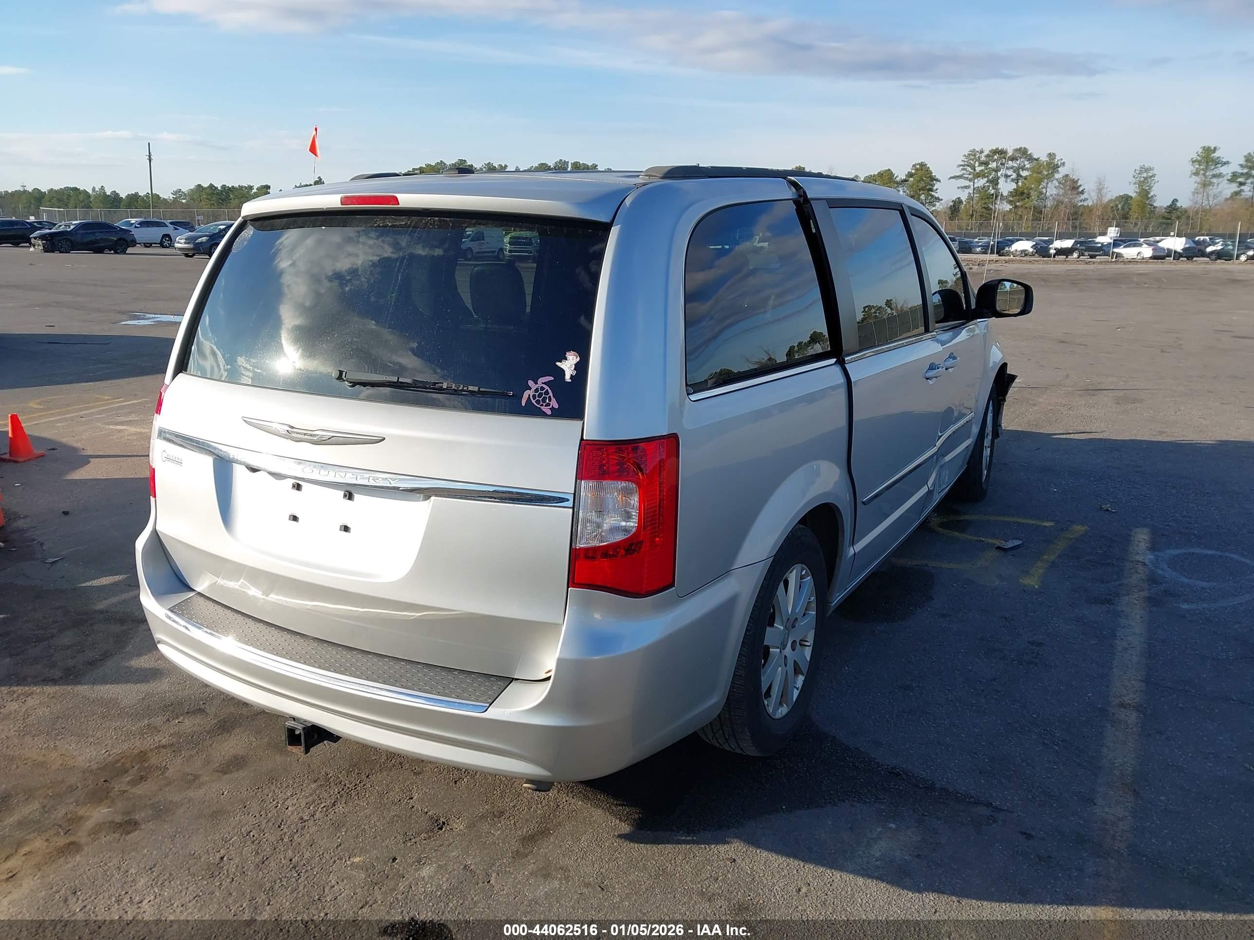 CHRYSLER TOWN image 4
