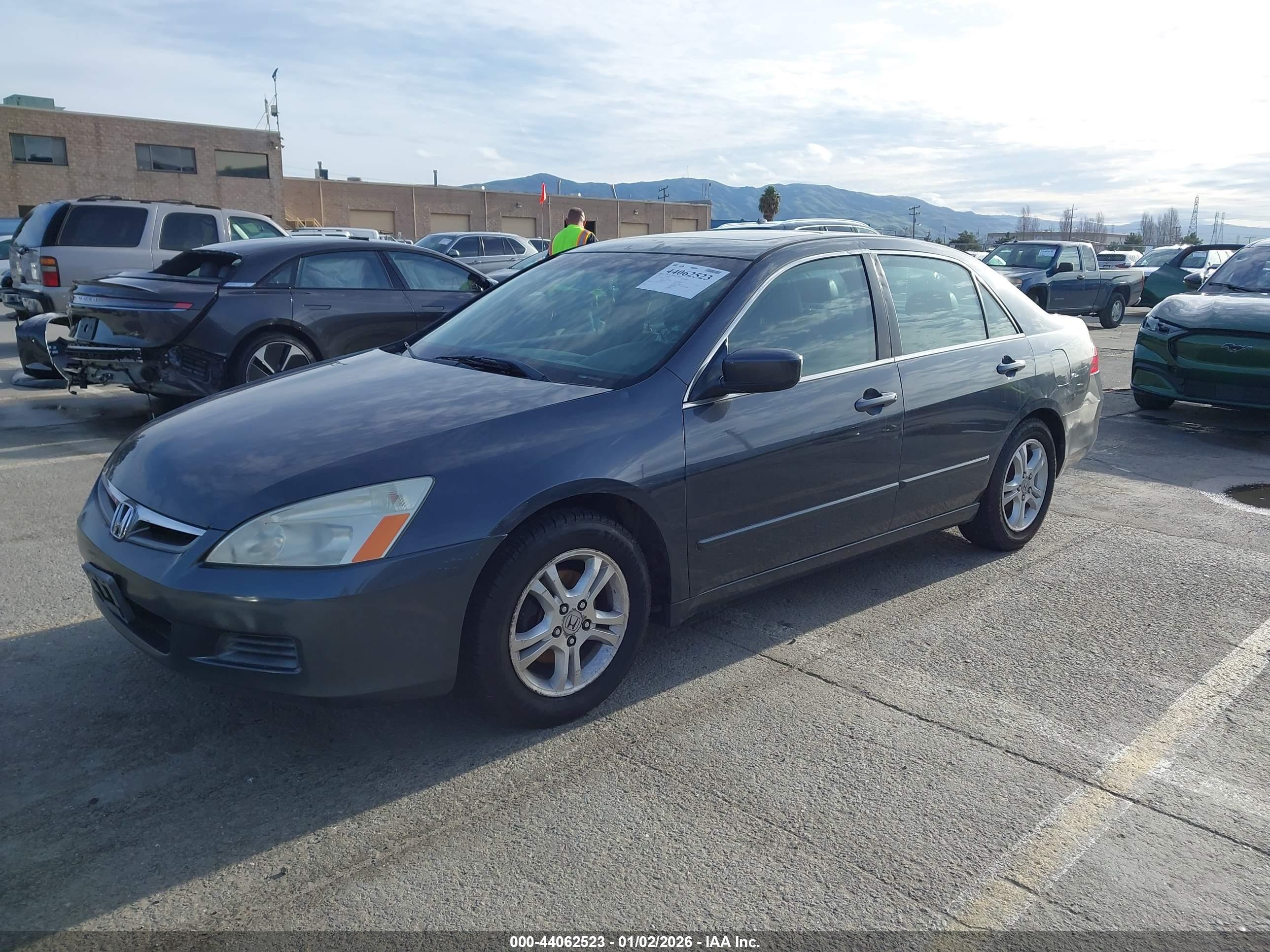 HONDA ACCORD image 2
