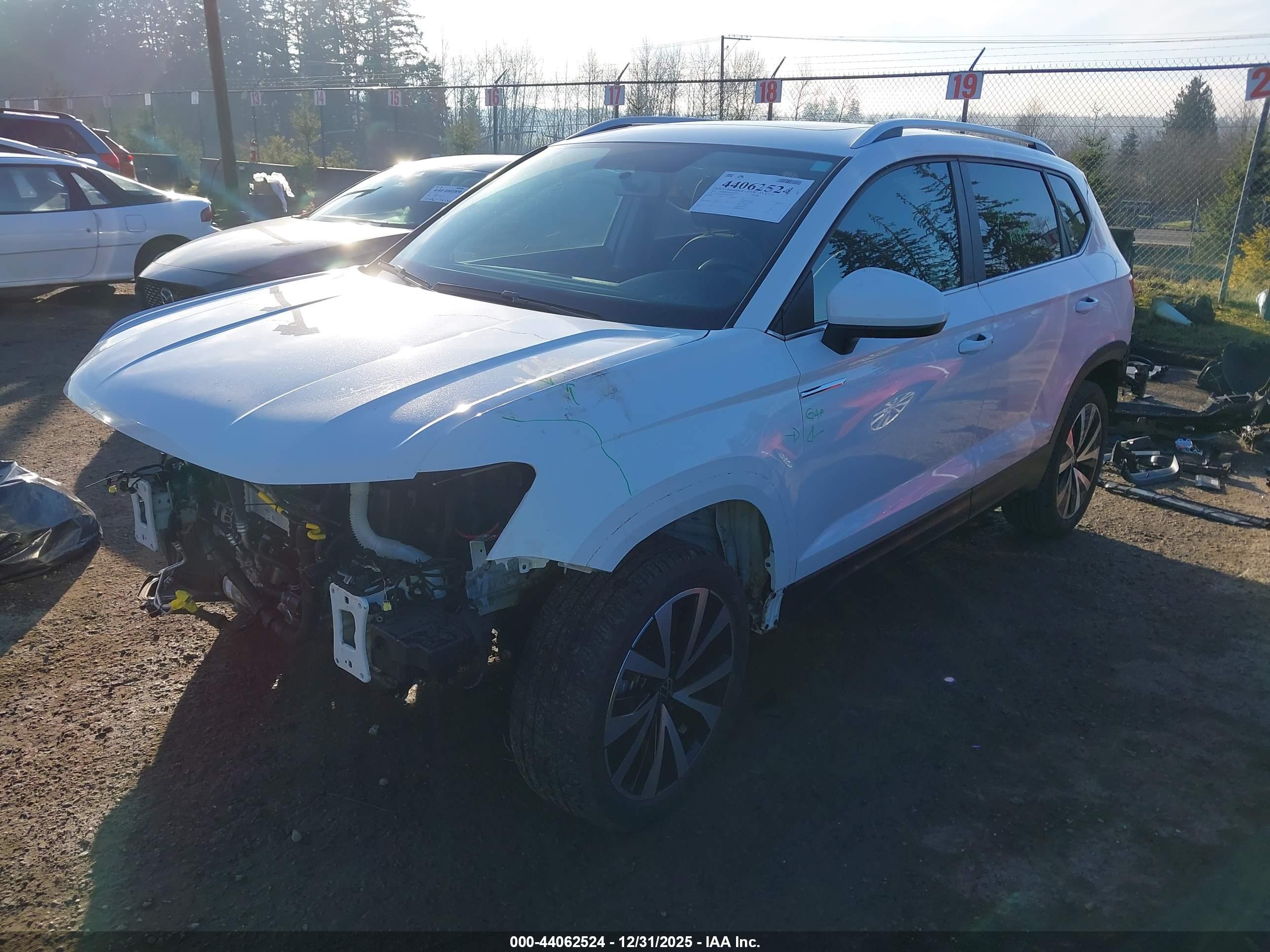 VOLKSWAGEN TAOS image 2