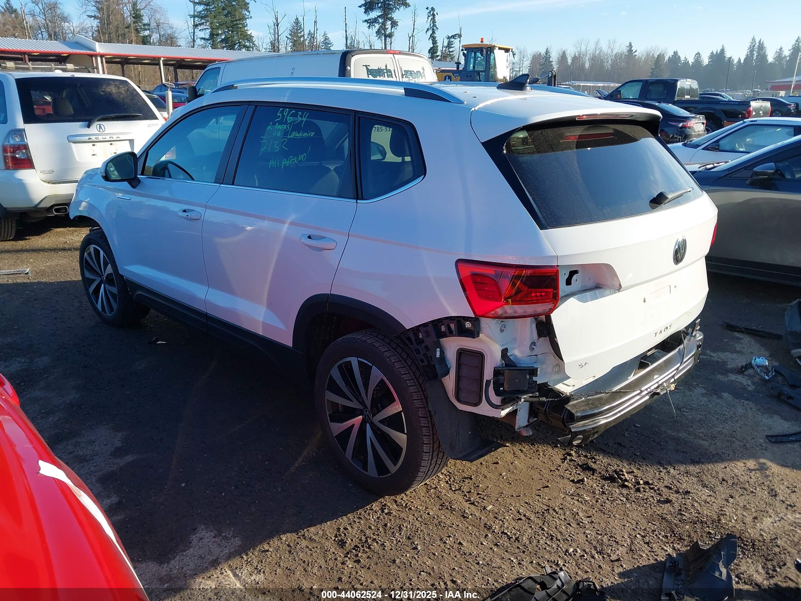 VOLKSWAGEN TAOS image 3