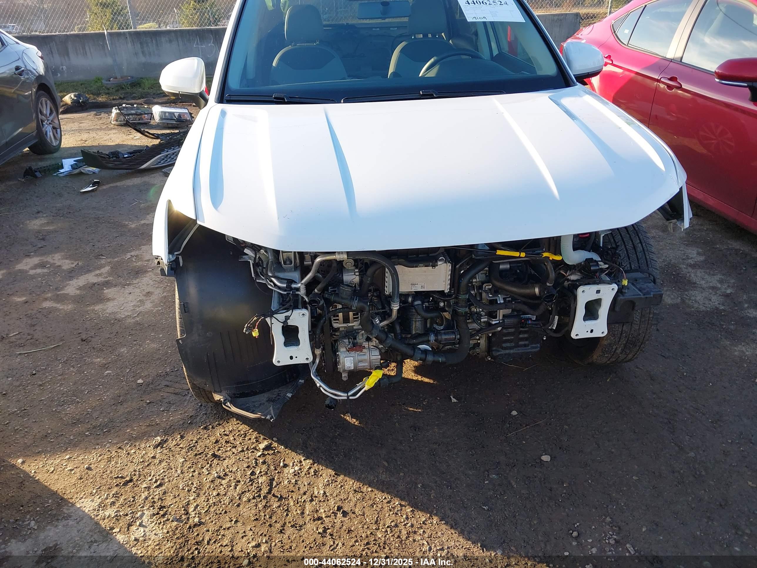 VOLKSWAGEN TAOS image 6
