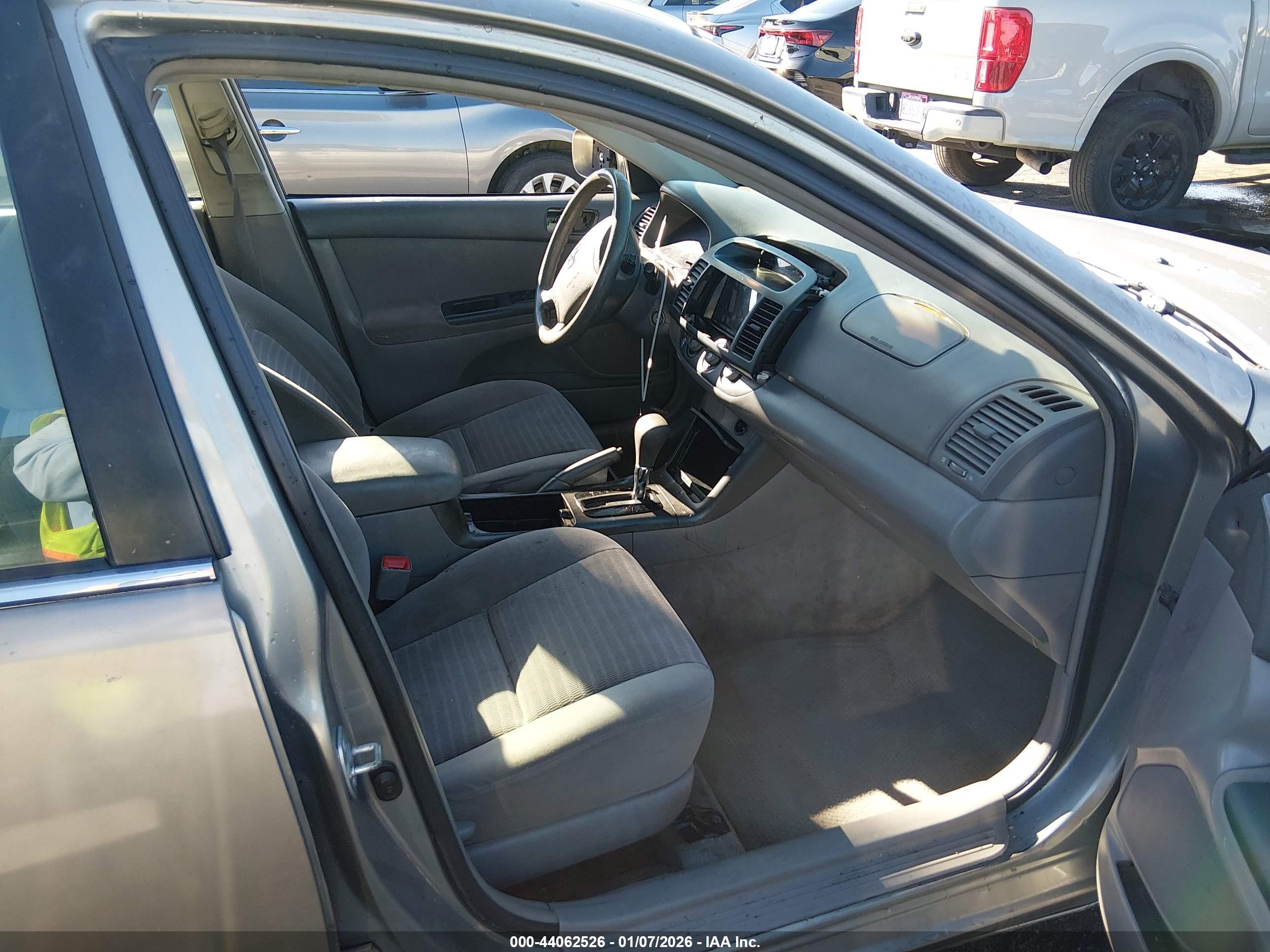 TOYOTA CAMRY image 5