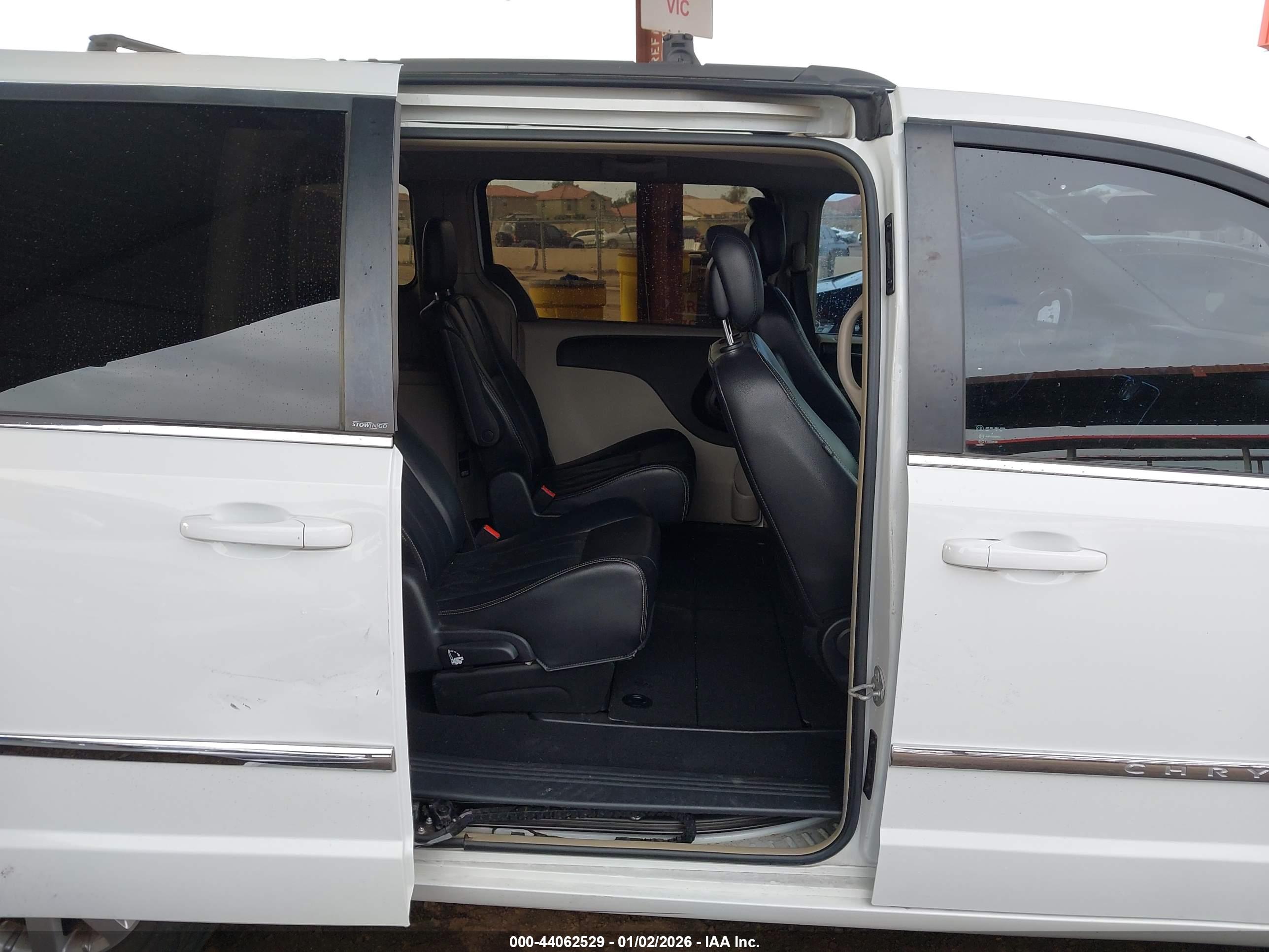 CHRYSLER TOWN image 8