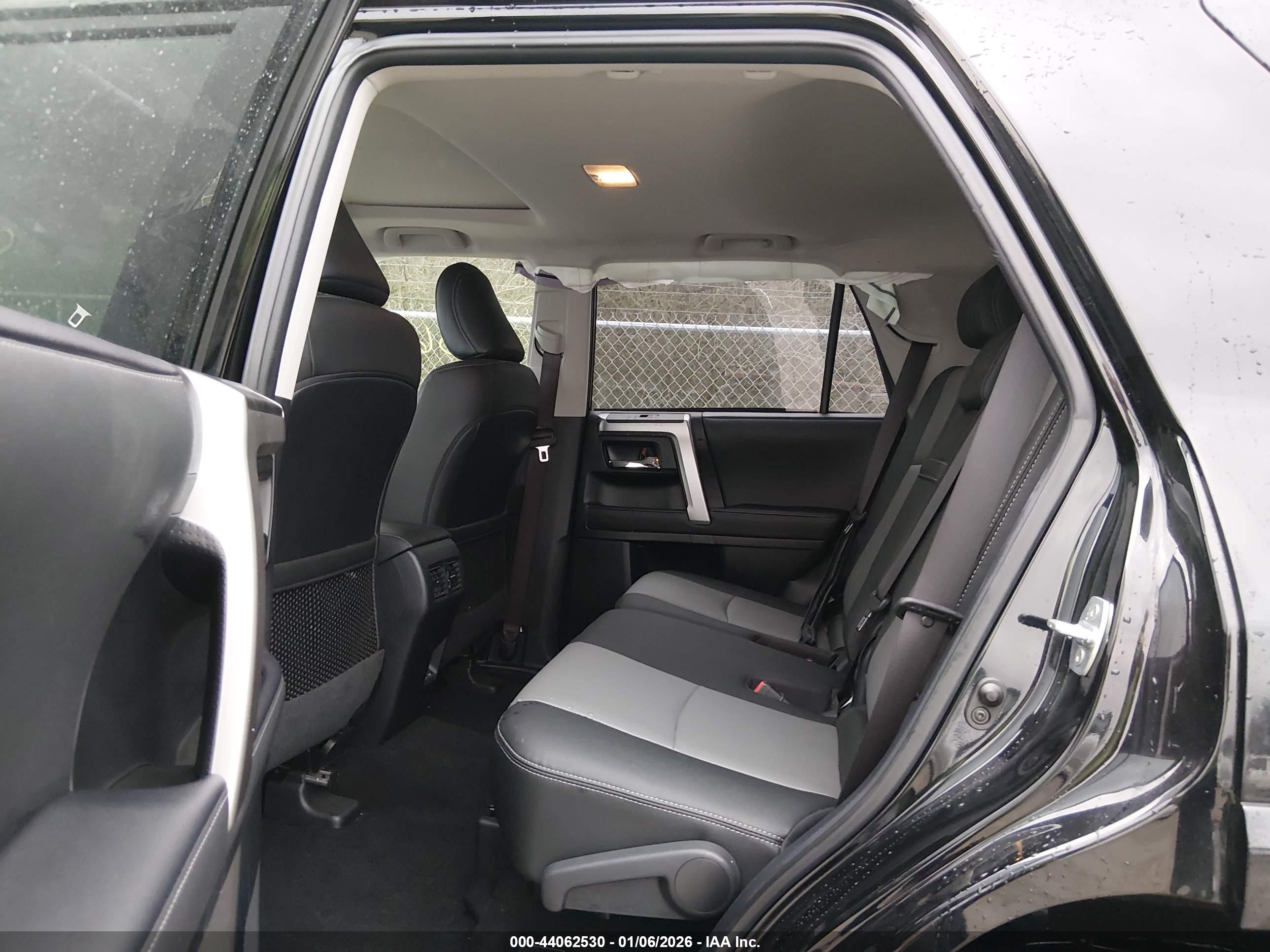 TOYOTA 4RUNNER image 8