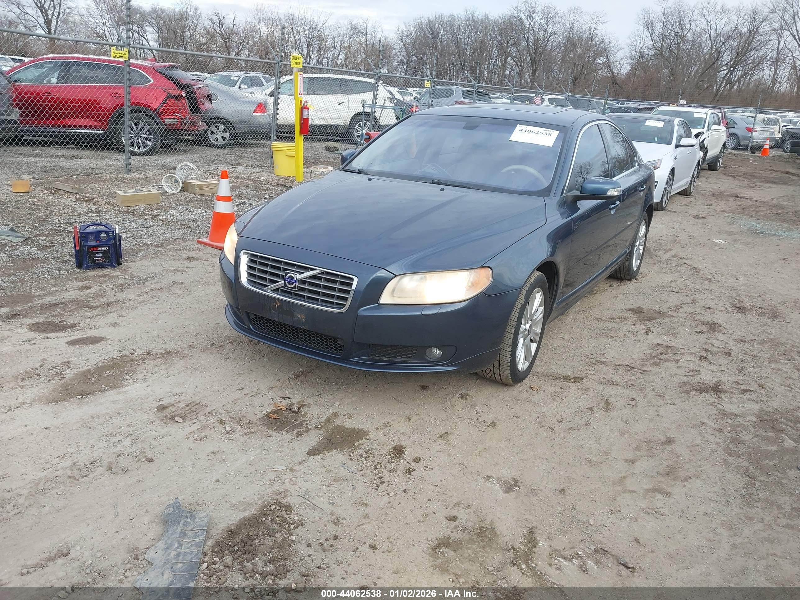 VOLVO S80 image 2