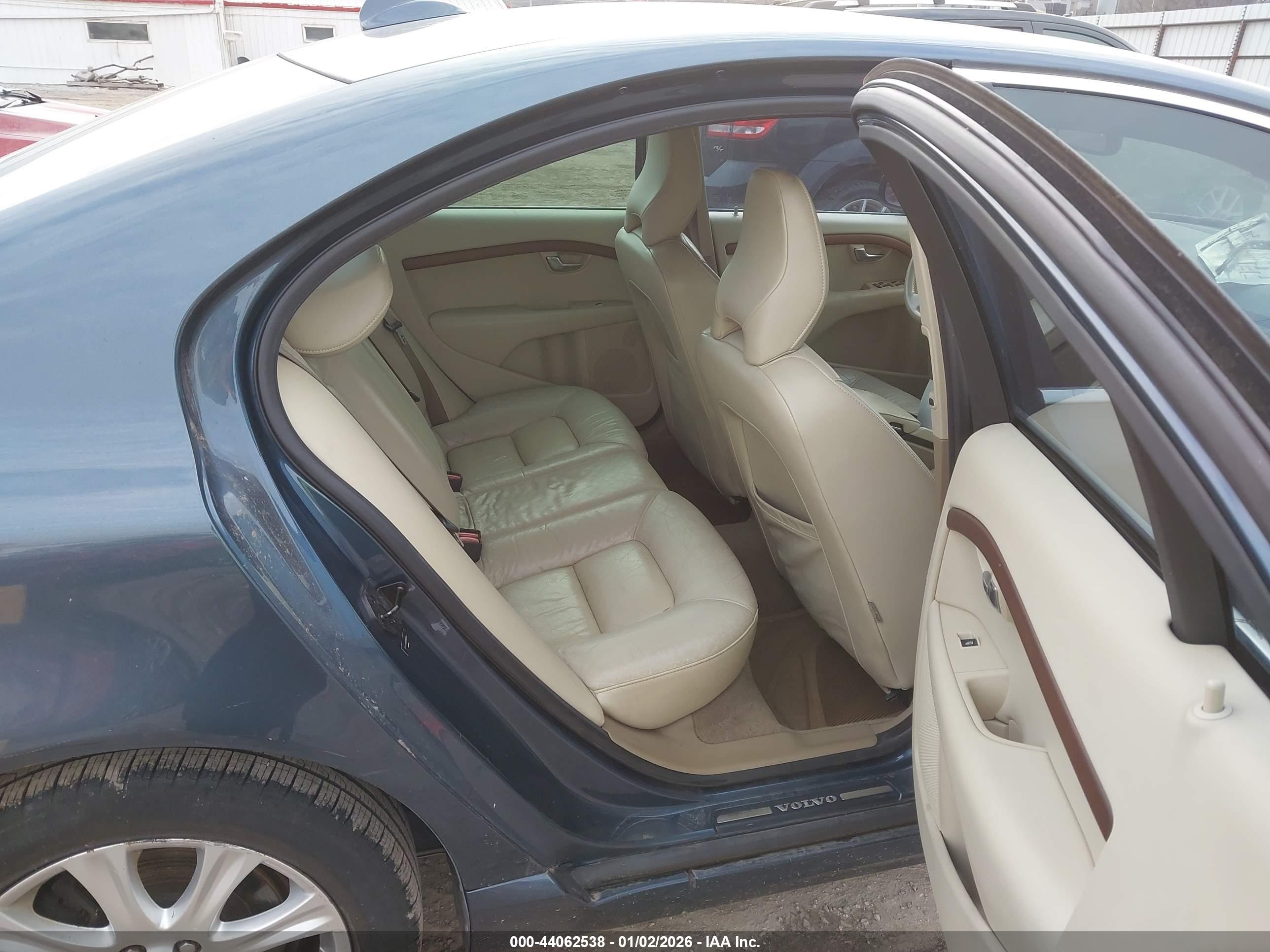 VOLVO S80 image 8