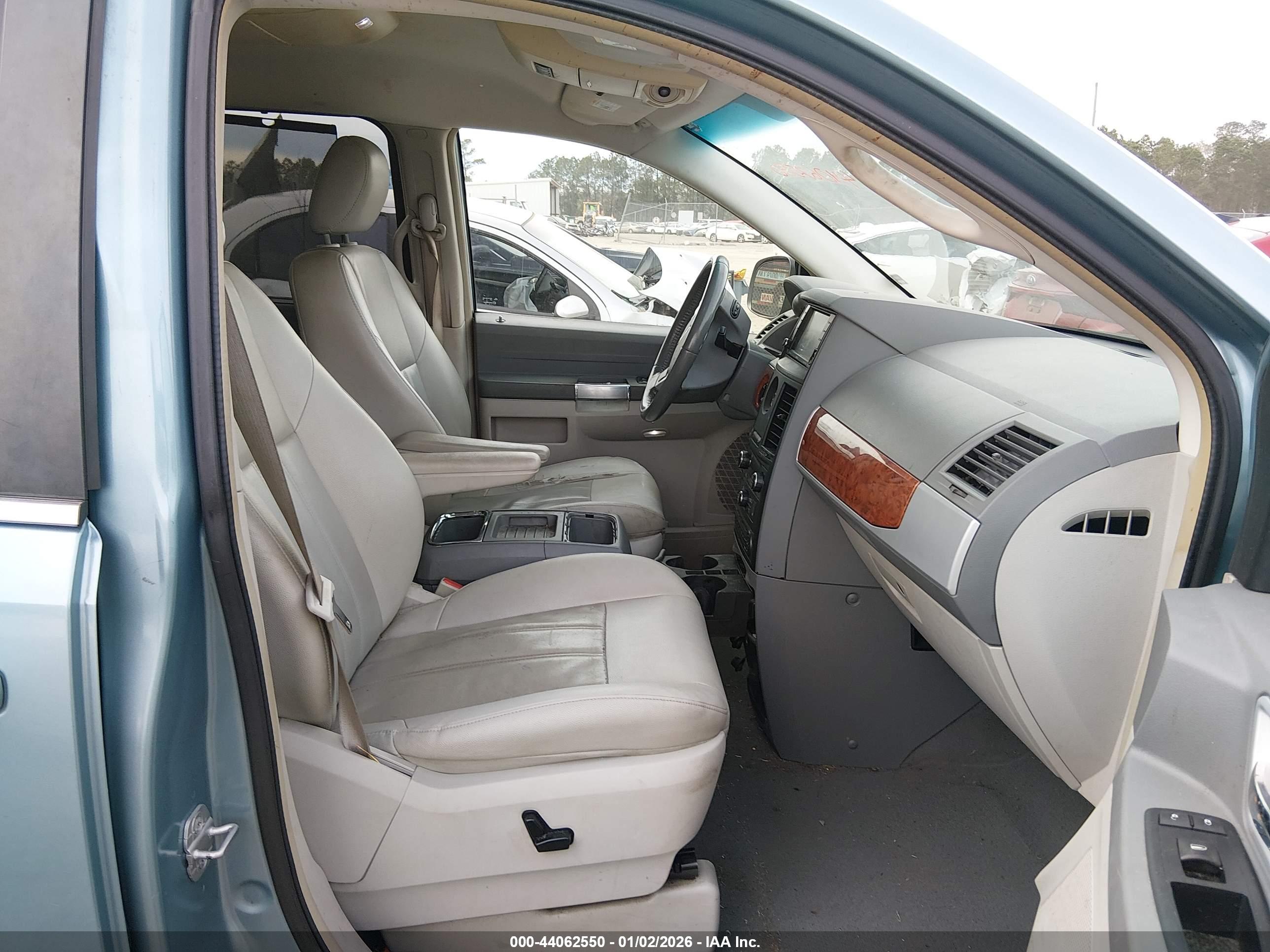 CHRYSLER TOWN image 5