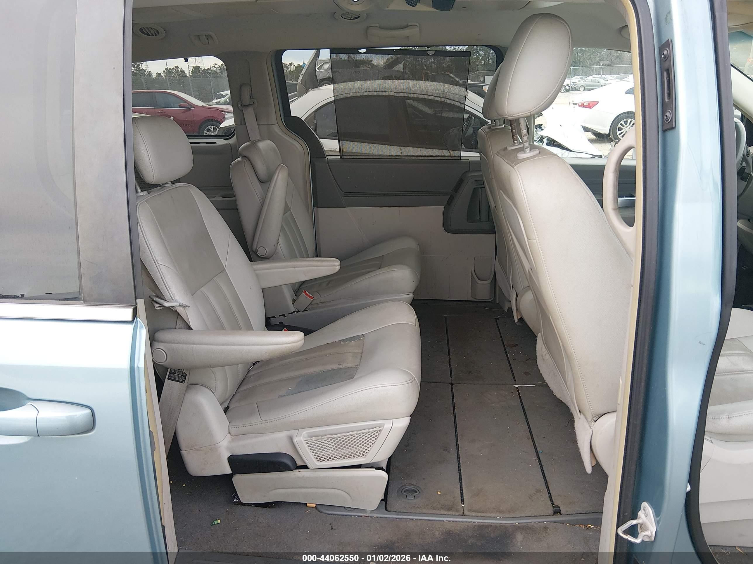CHRYSLER TOWN image 8