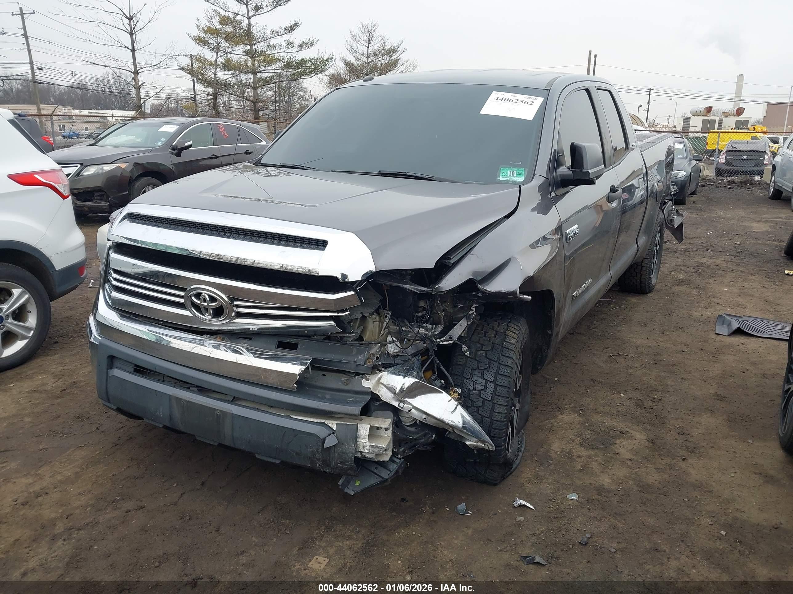 TOYOTA TUNDRA image 2