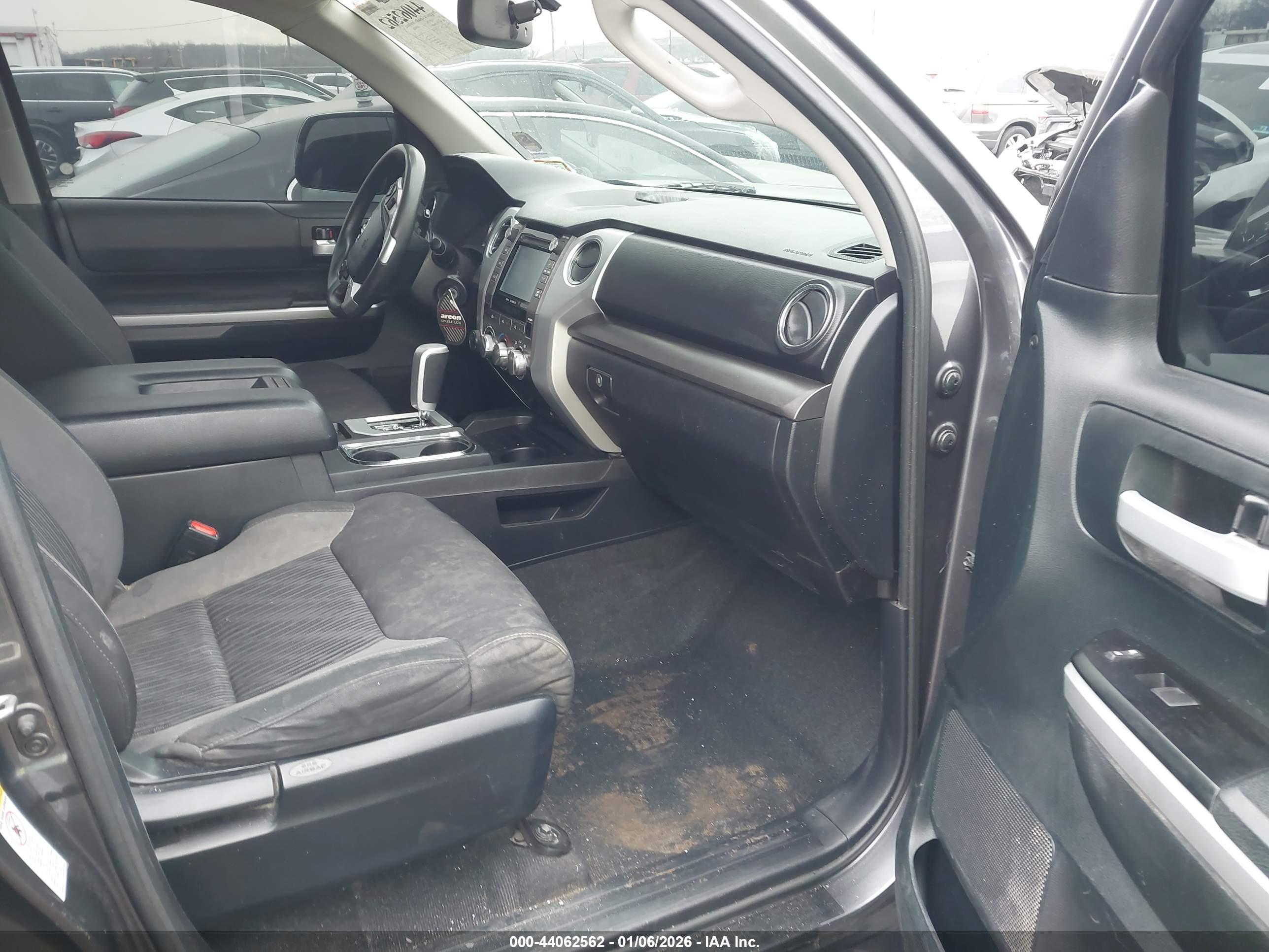 TOYOTA TUNDRA image 5