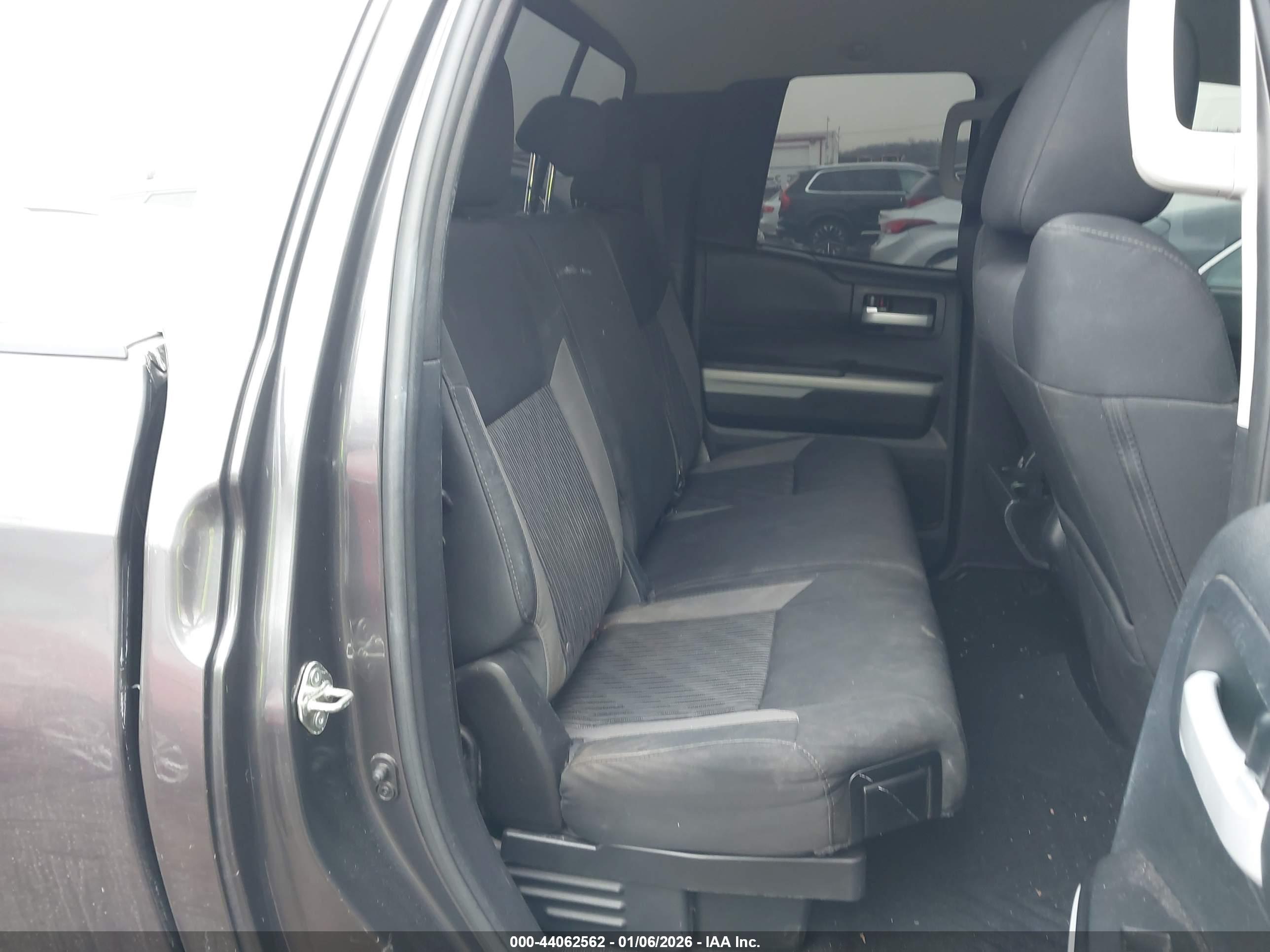 TOYOTA TUNDRA image 8
