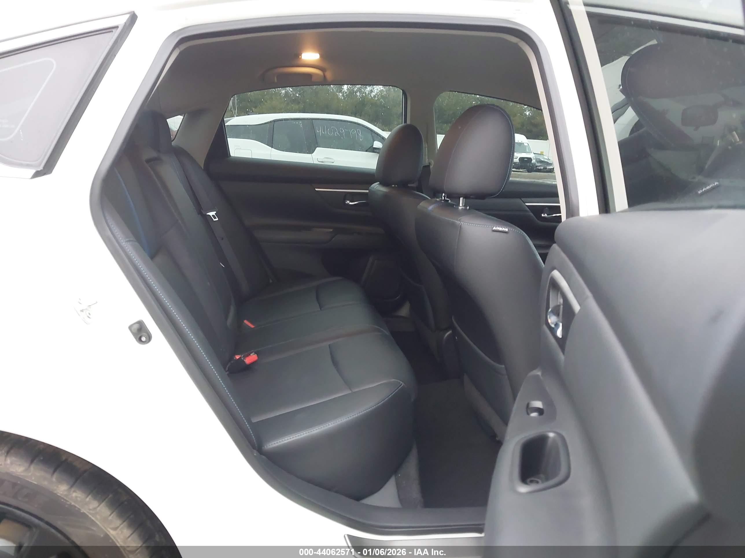 NISSAN ALTIMA image 8