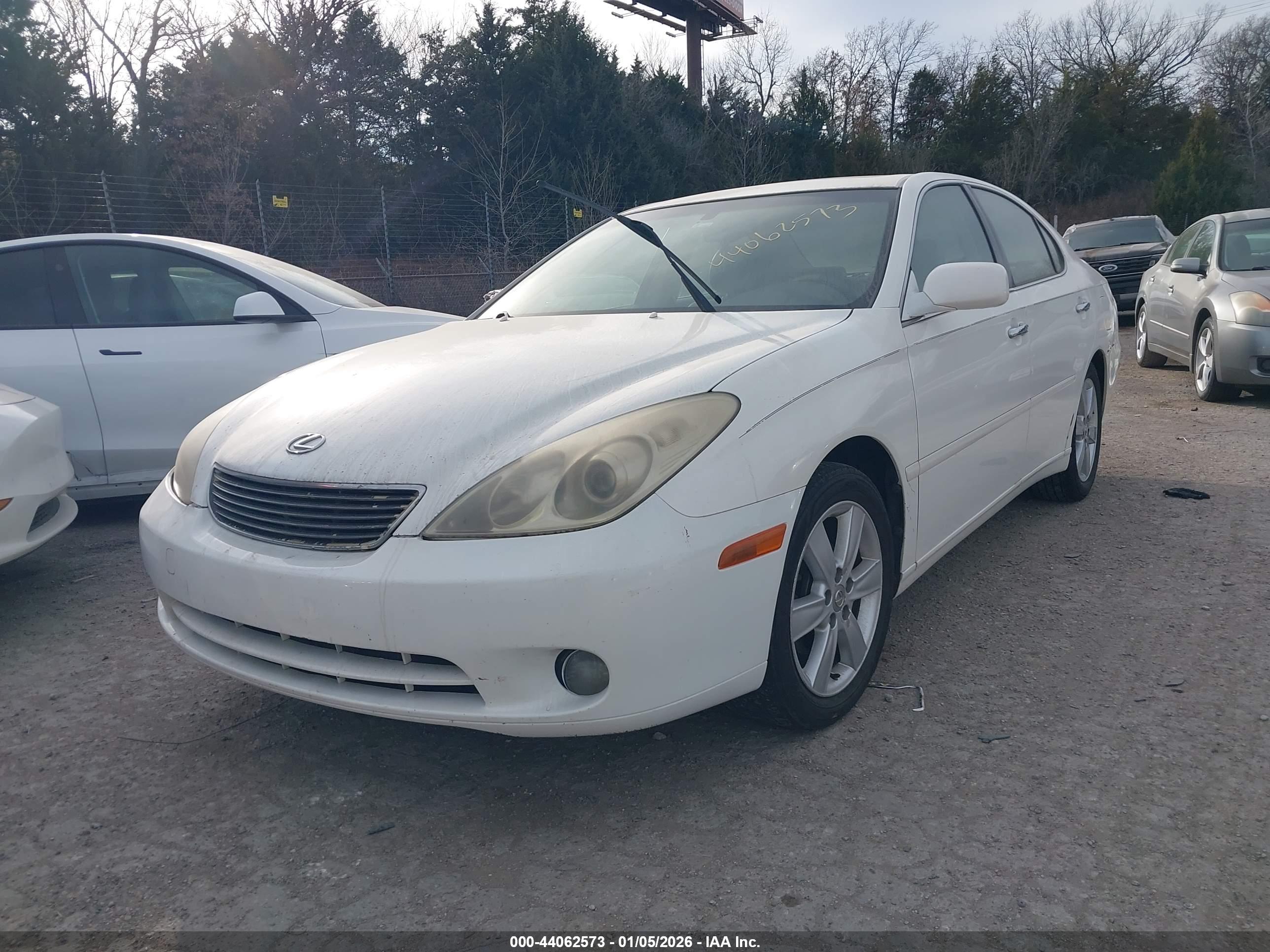 LEXUS ES image 2