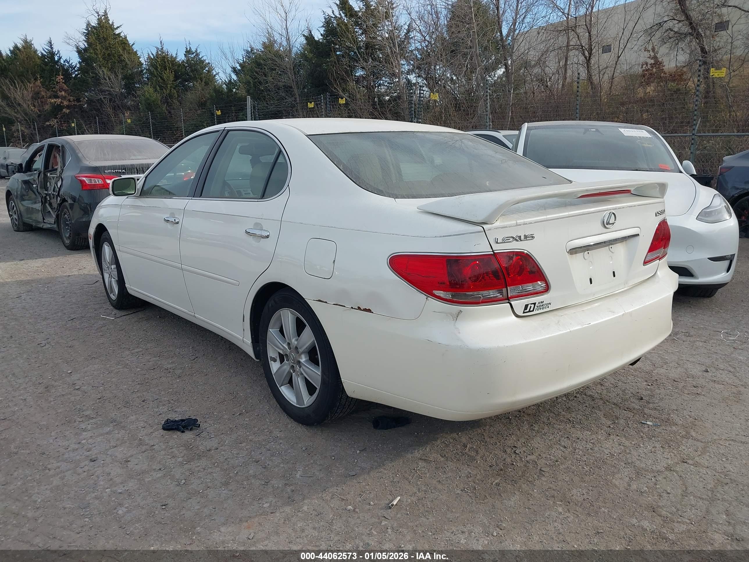 LEXUS ES image 3