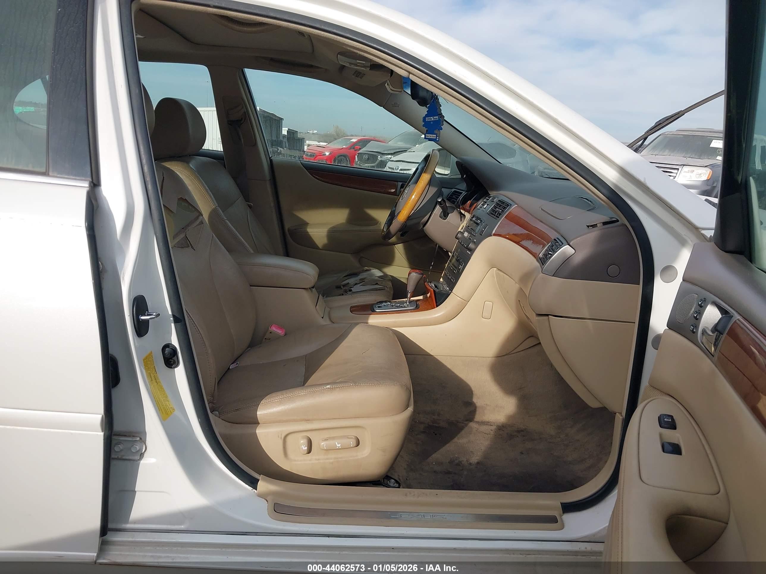 LEXUS ES image 5