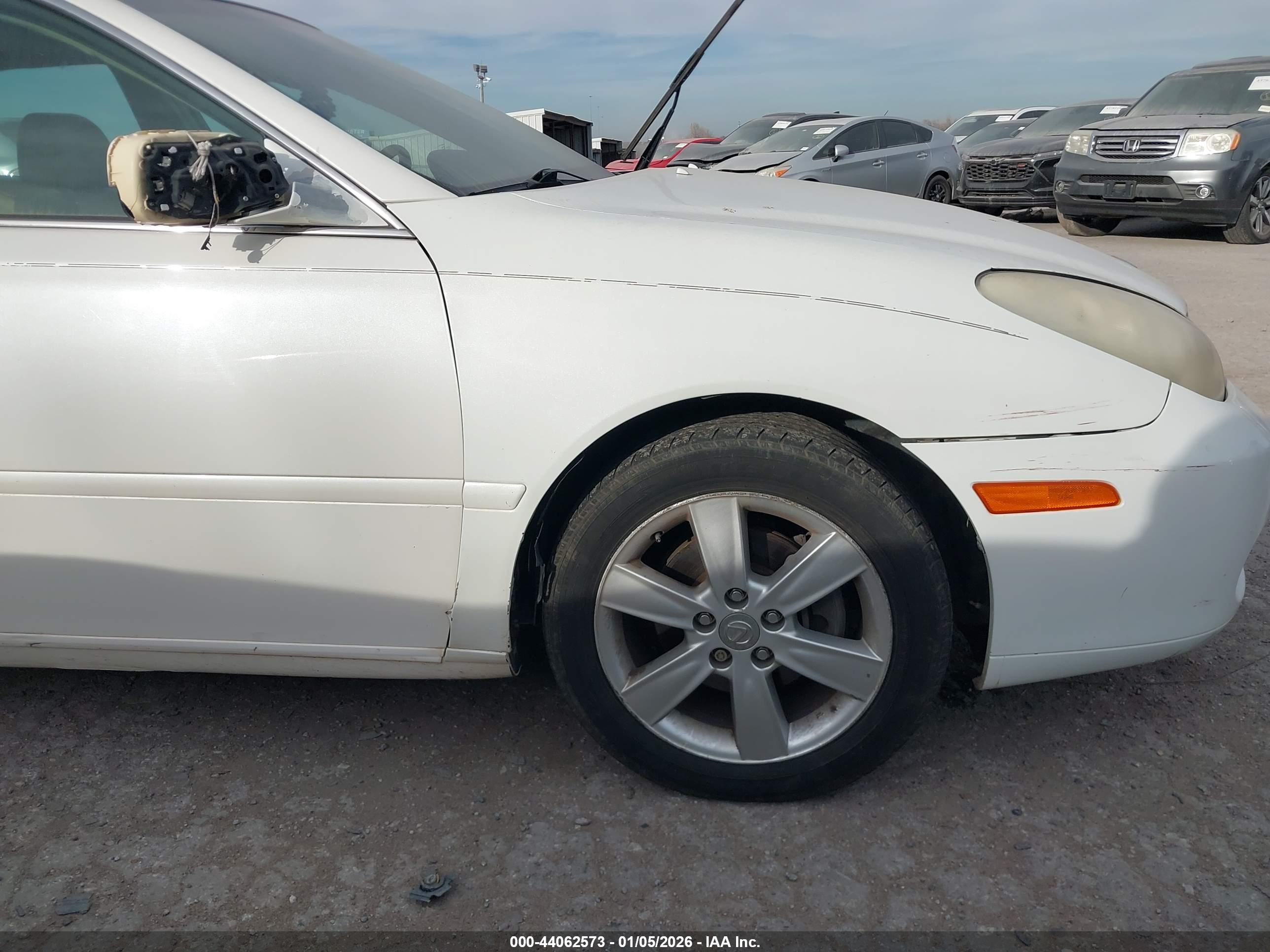 LEXUS ES image 6