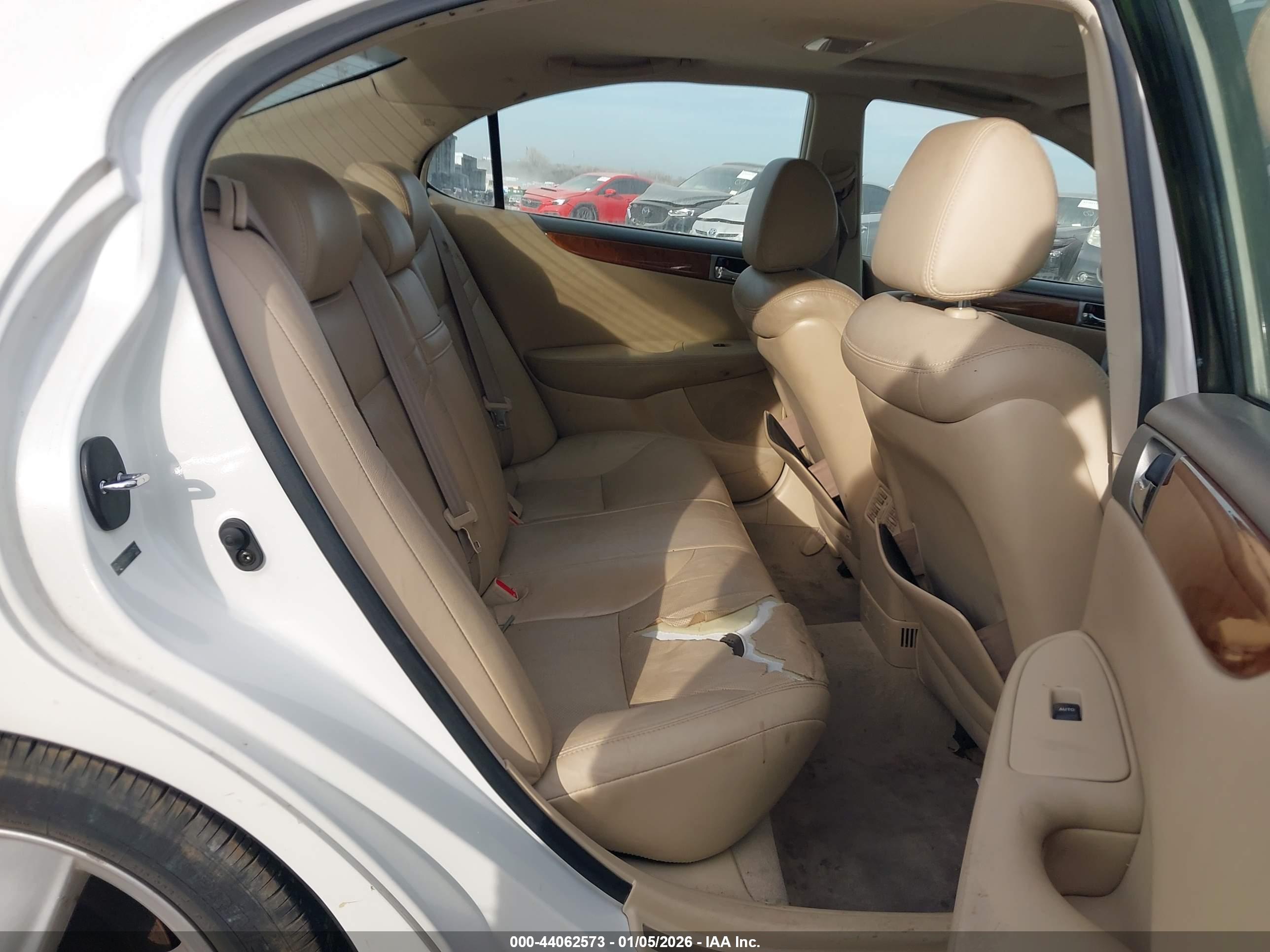 LEXUS ES image 8