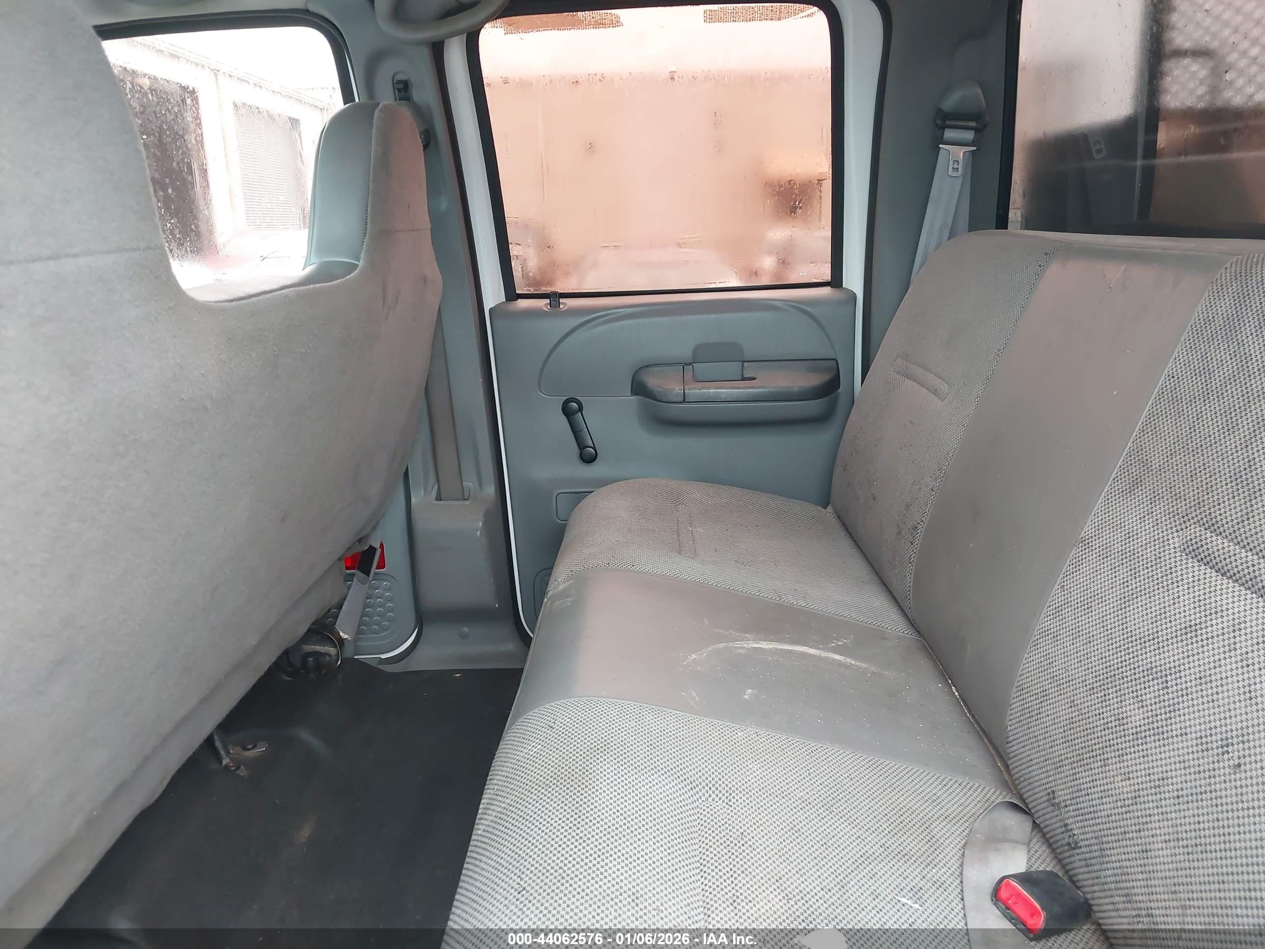 FORD F-450 image 8