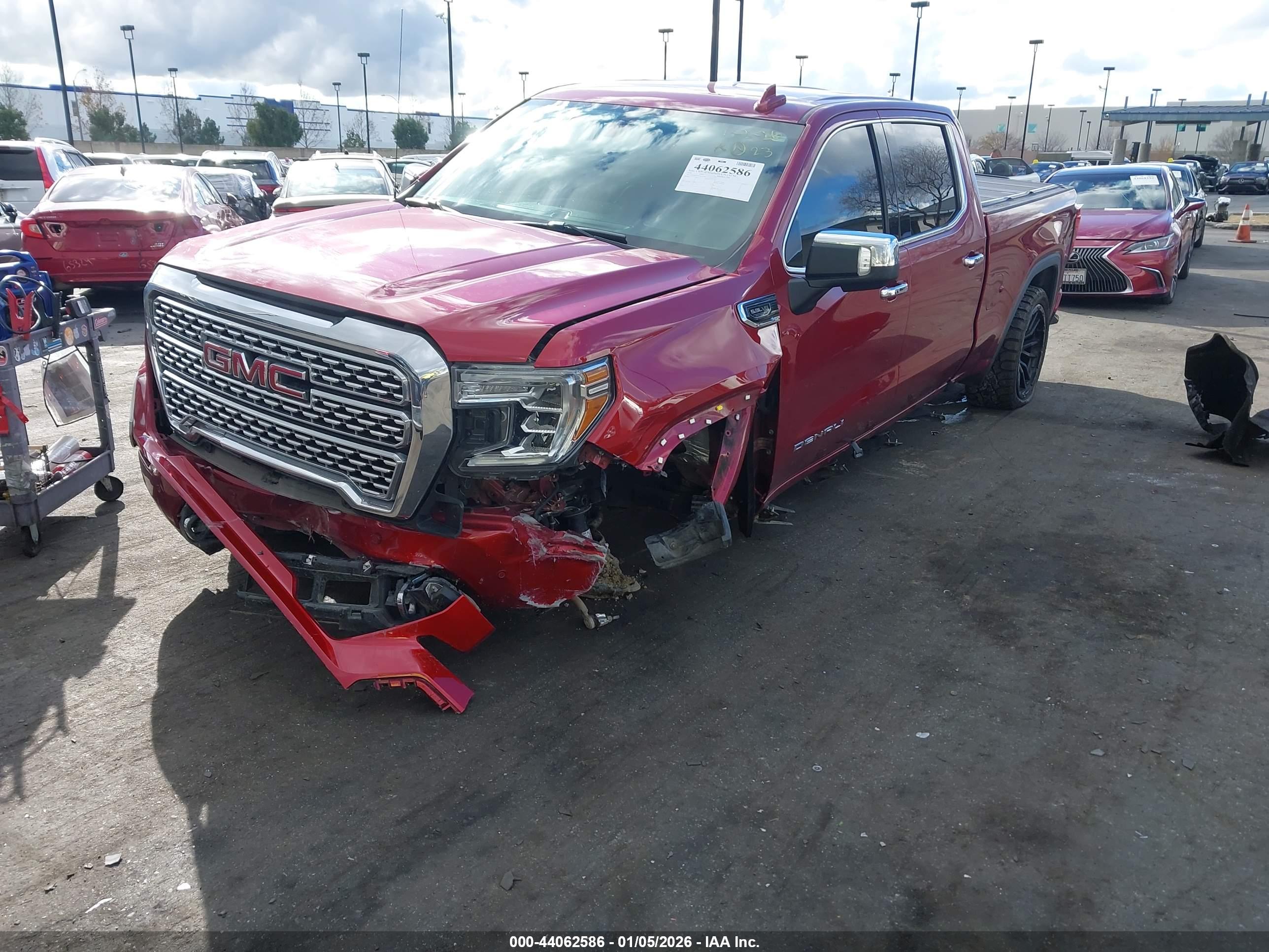 GMC SIERRA image 2