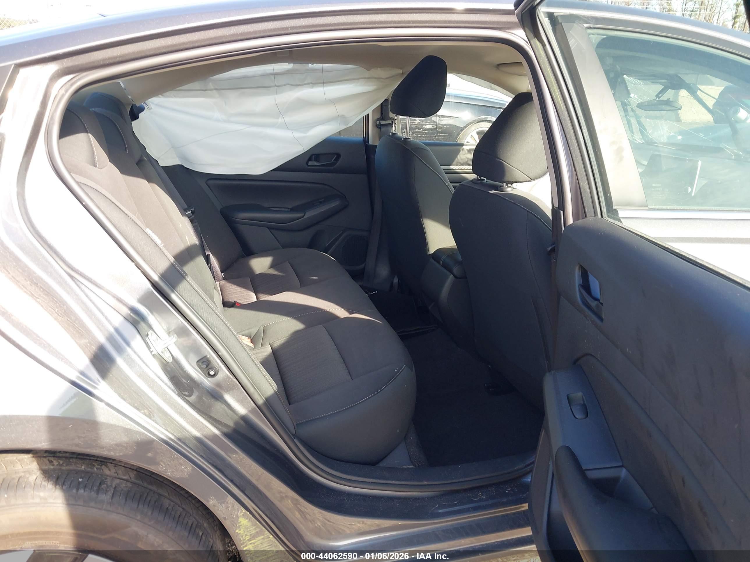 NISSAN ALTIMA image 8