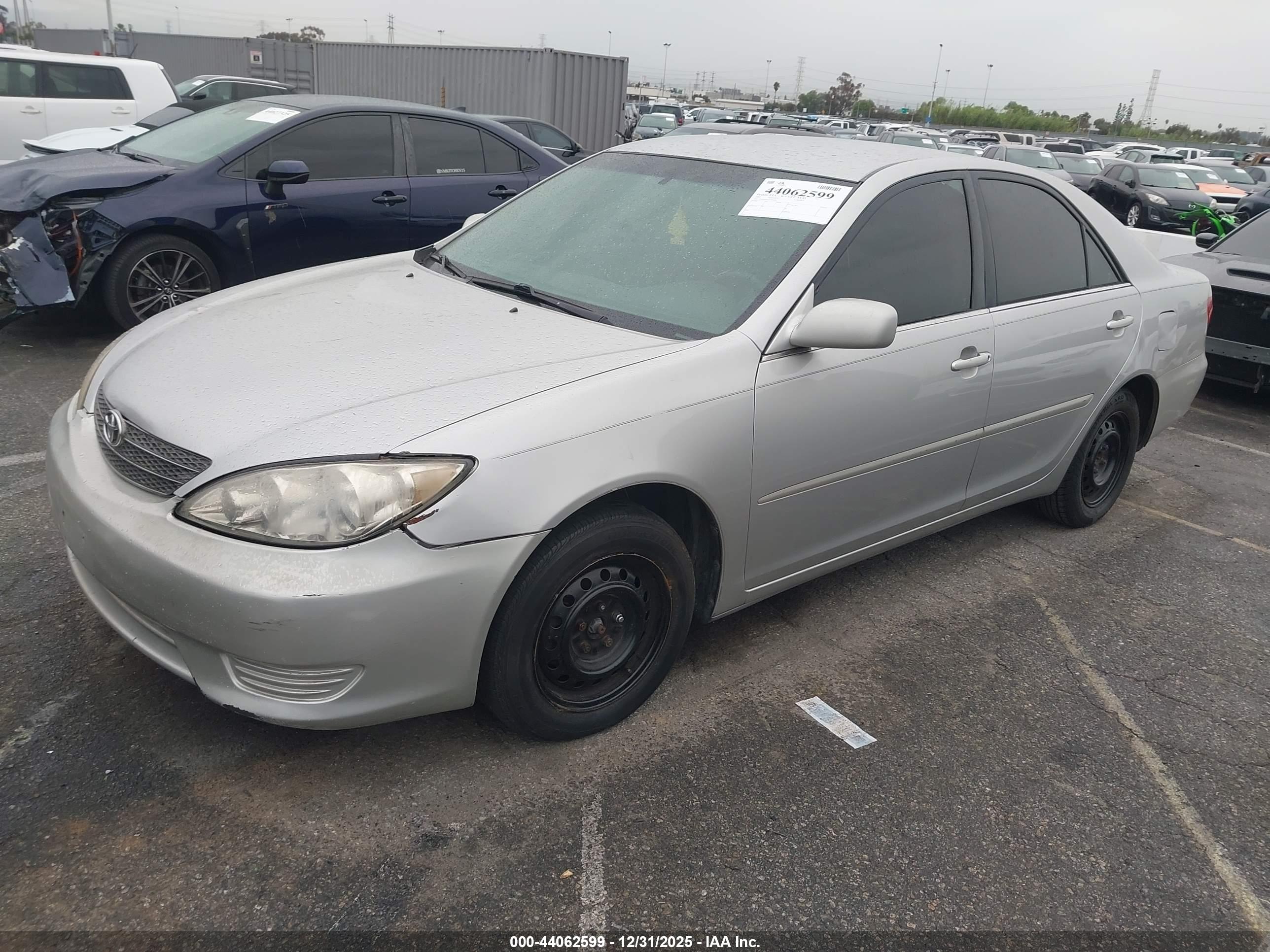 TOYOTA CAMRY image 2