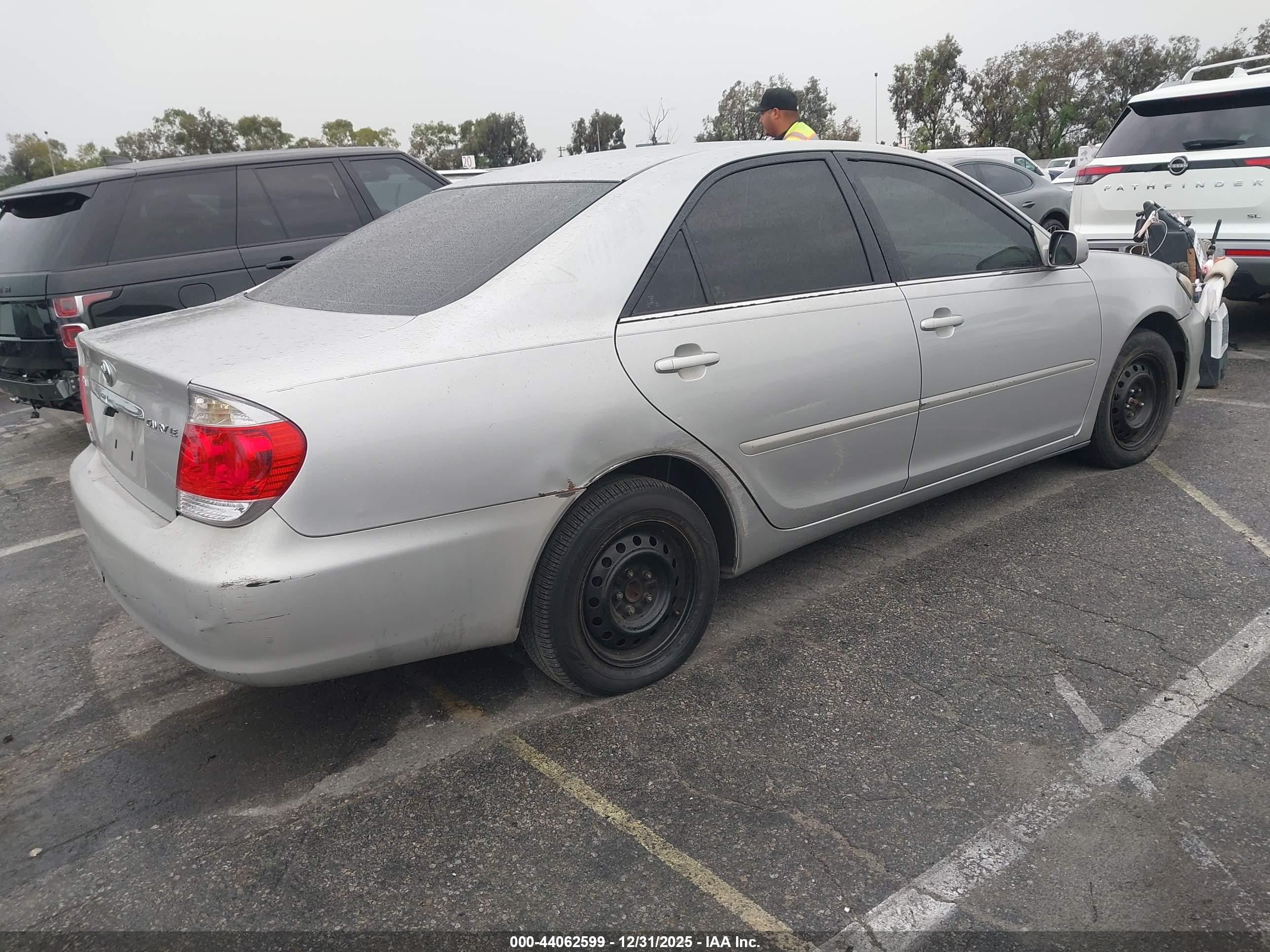 TOYOTA CAMRY image 4
