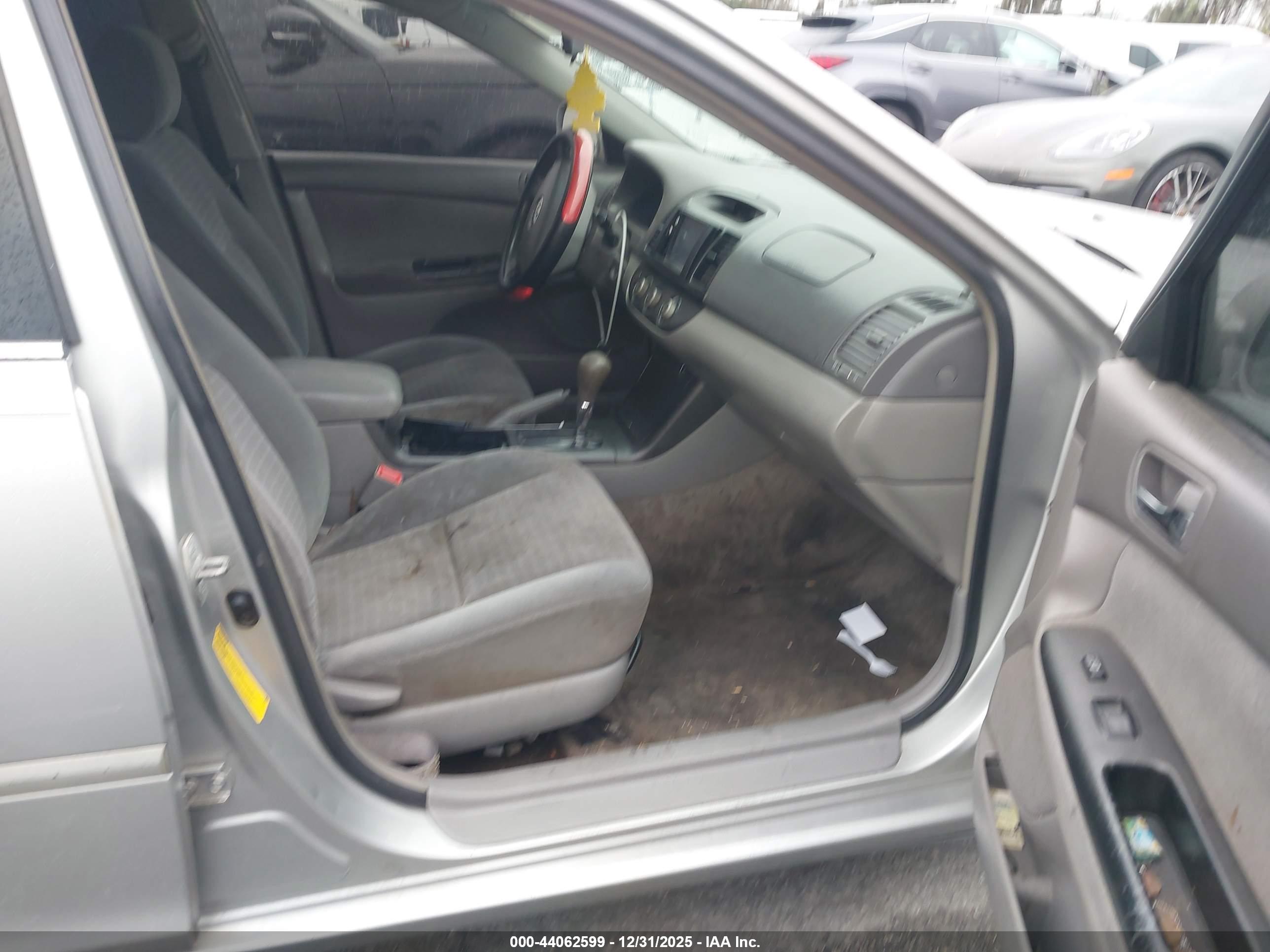 TOYOTA CAMRY image 5