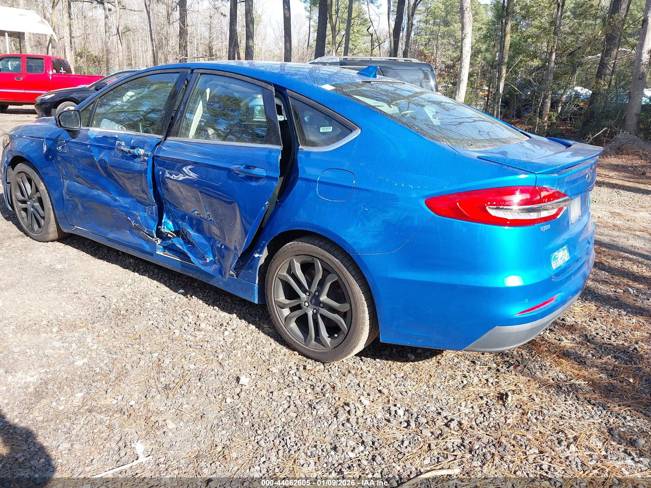 FORD FUSION image 3