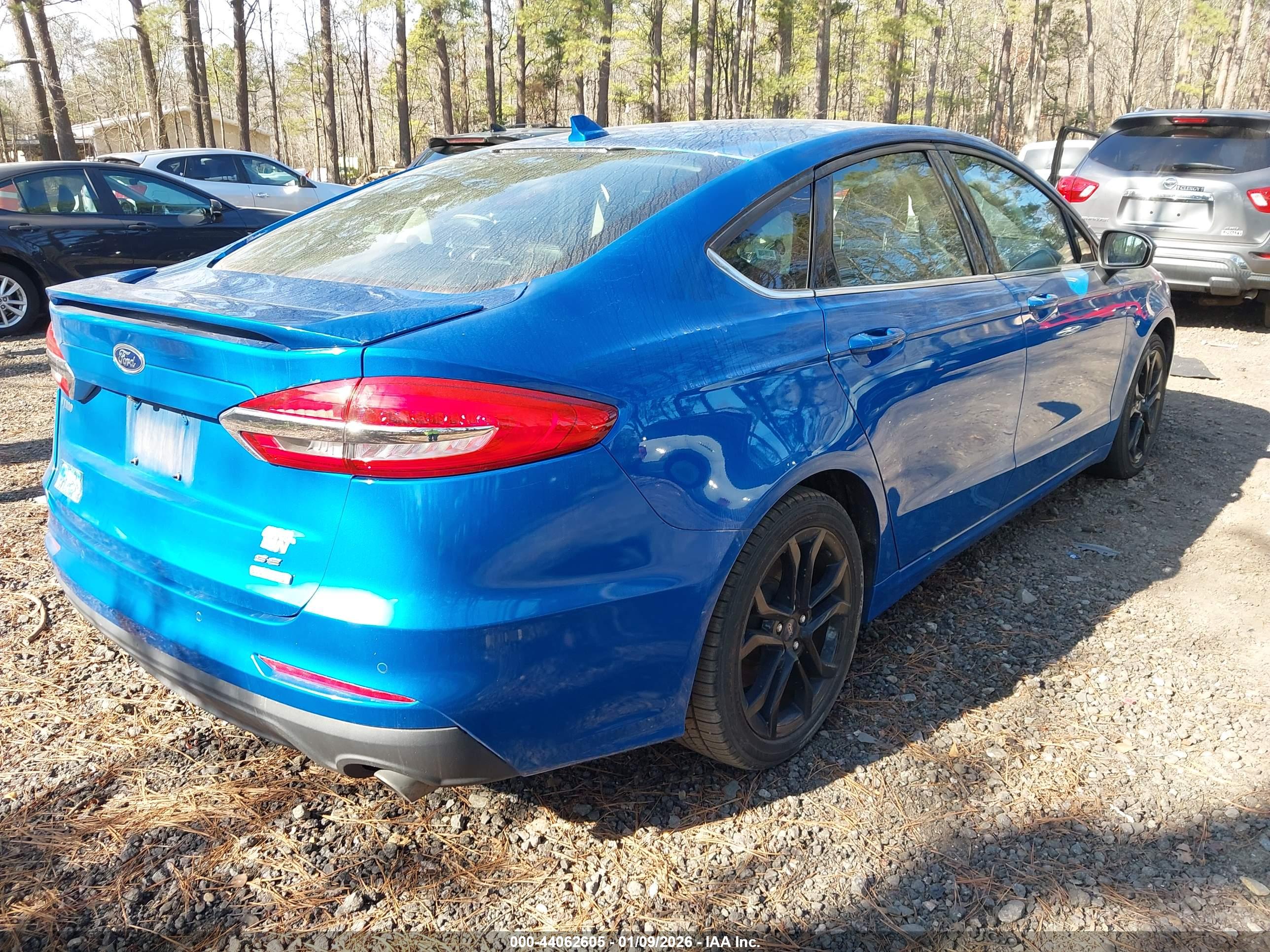 FORD FUSION image 4