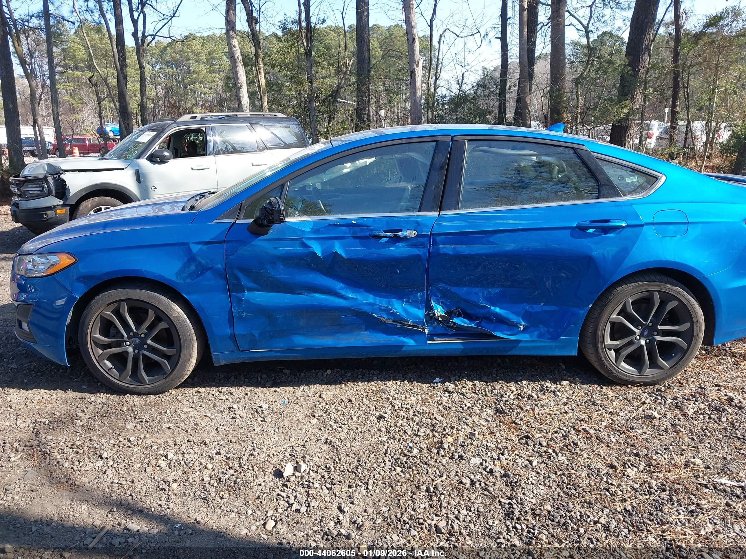 FORD FUSION image 6